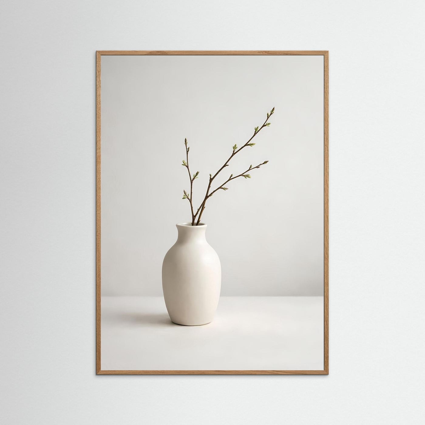 Stillleben-Poster mit cremeweißer Vase und Frühlingszweig, hellbrauner Rahmen, Hochformat