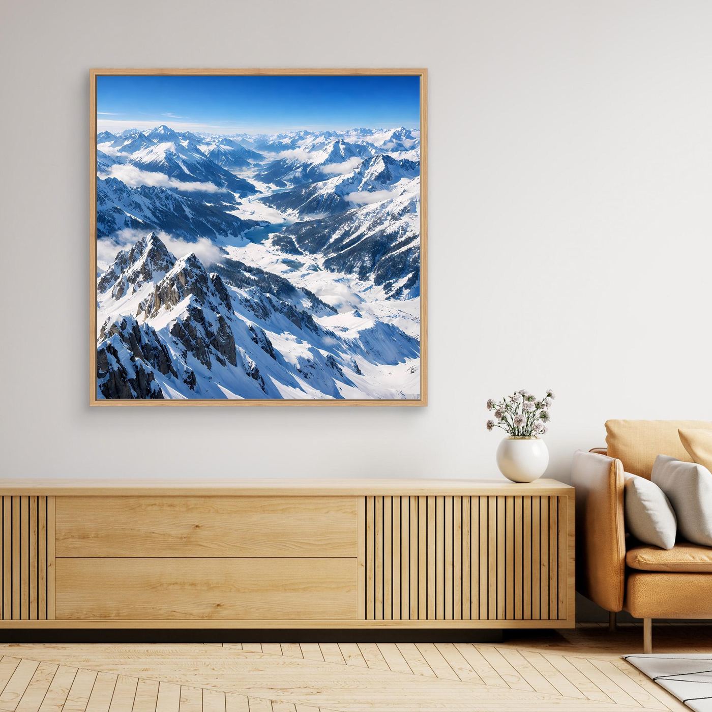 Leinwandbild Alpenpanorama mit schneebedeckten Bergen, mit goldfarbenem Rahmen
