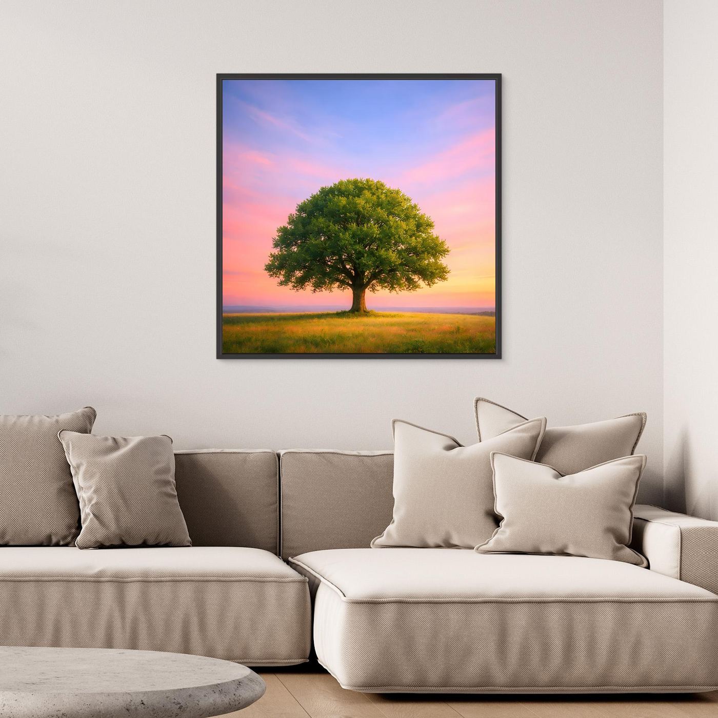 Leinwandbild: einsamer Baum auf Wiese im rosafarbenen Sonnenuntergang, schwarzer Rahmen