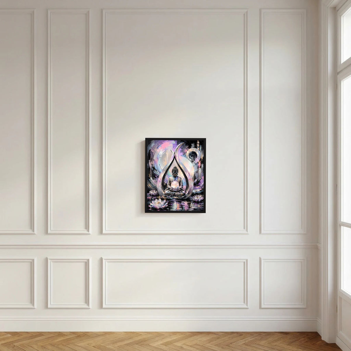 Kunstposter im schwarzen Rahmen an weißer Wand: Buddha im Lotussitz mit Perlmutt-Lichtkreis
