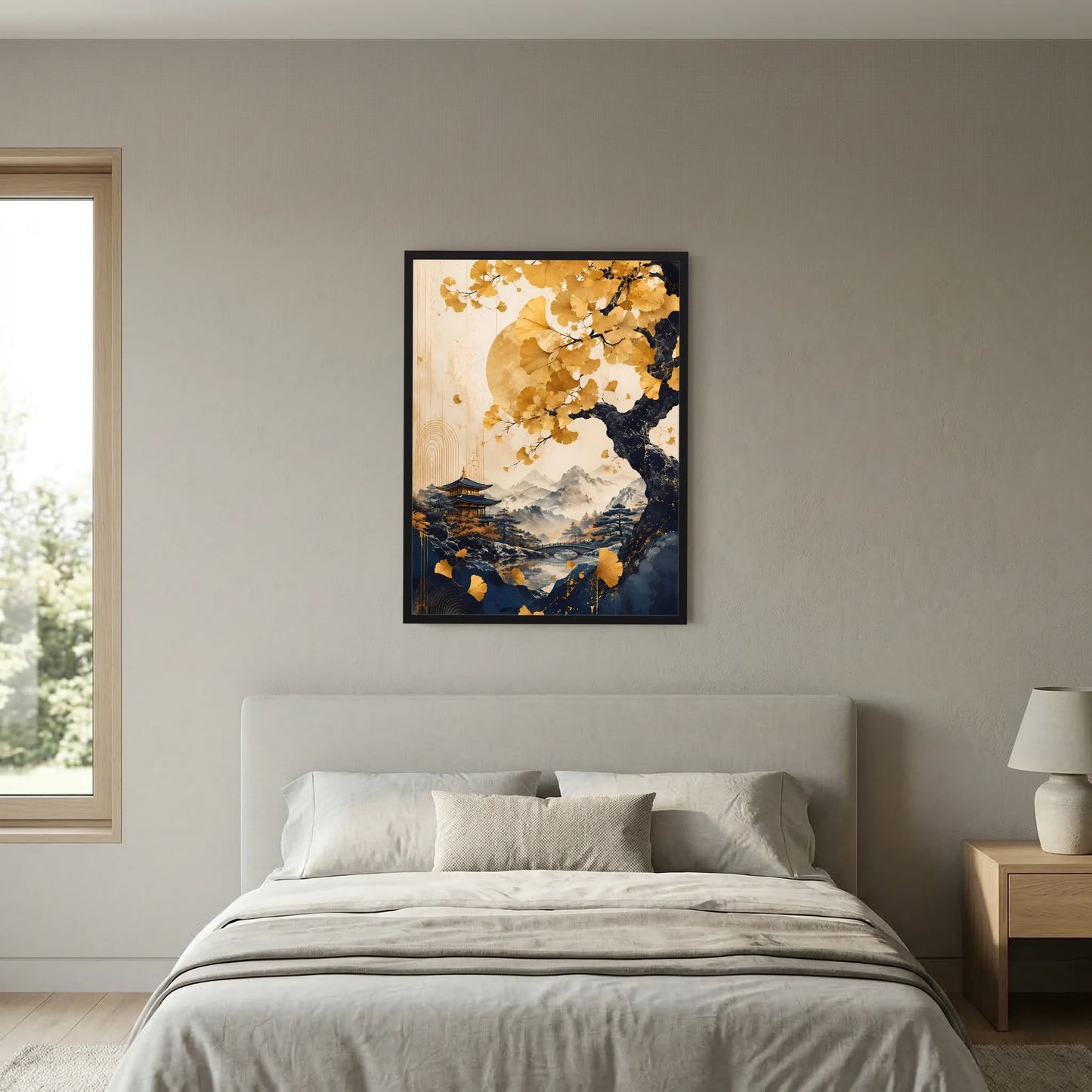Hochformatiges Poster mit Ginkgobaum, Mond und Landschaft, goldene Farbakzente, schwarzer Rahmen