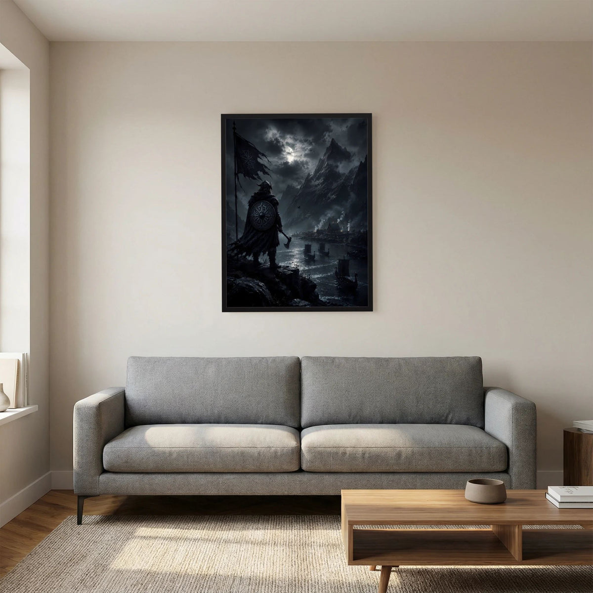 Hochformat-Poster mit schwarzem Rahmen: Wikinger-Silhouette vor wolkenverhangenem Himmel