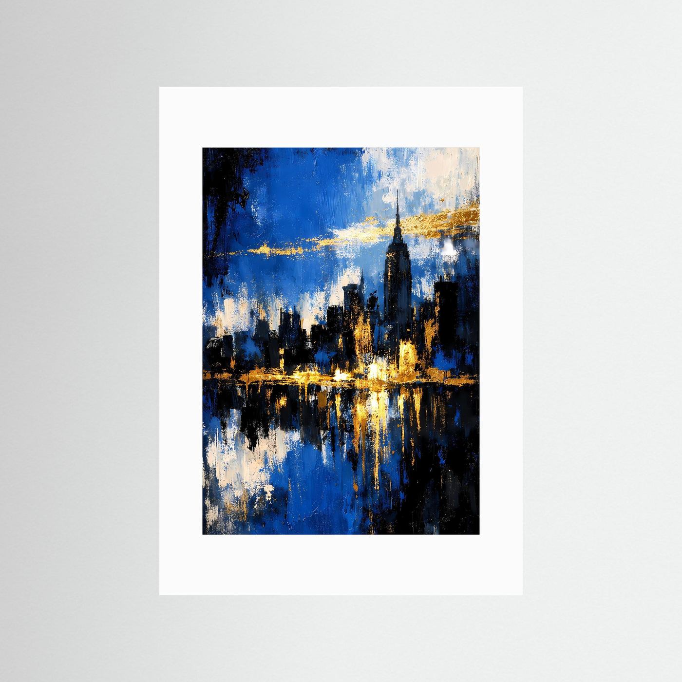 Skyline-Kunstdruck im Hochformat mit weißem Passepartout: Blautöne, goldene Akzente, Spiegelung.