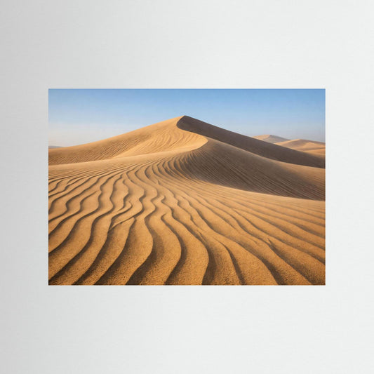 Natur-Panorama-Poster mit Sanddünen in der Wüste, mit hellblauer Umrandung