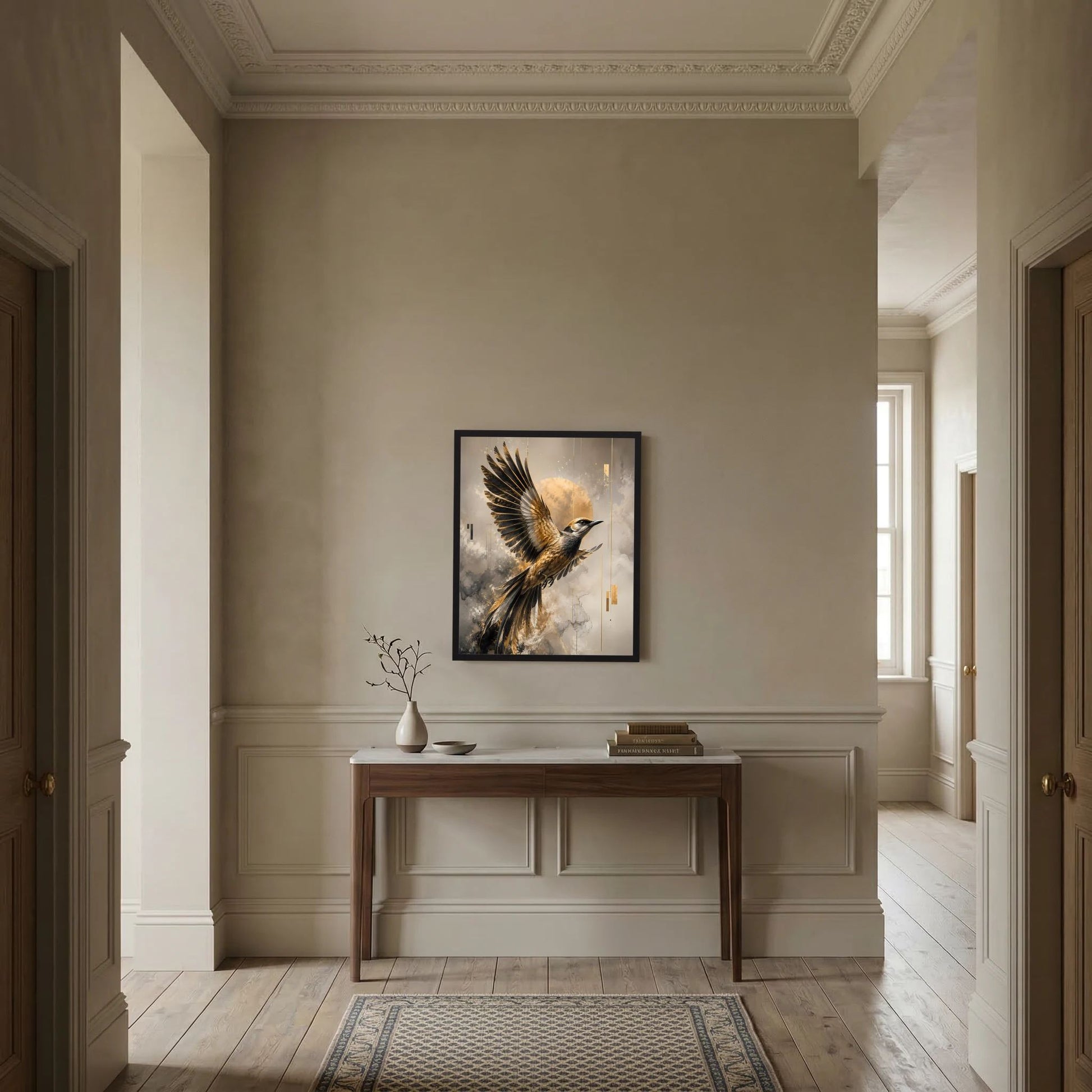 Vogelkunstposter im Rahmen an Wand mit Holzkonsole im Flur