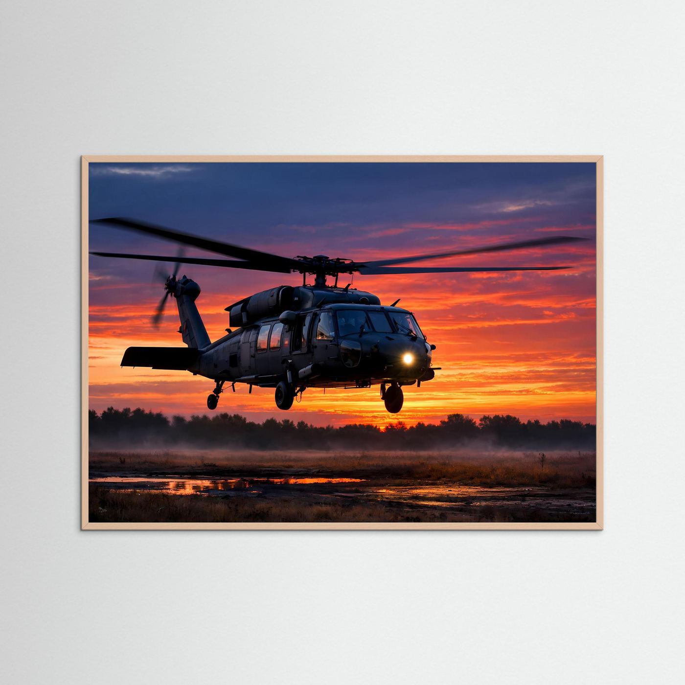 Poster im Querformat mit Militär-Helikopter, dunkler Rahmen, weiße Umrandung
