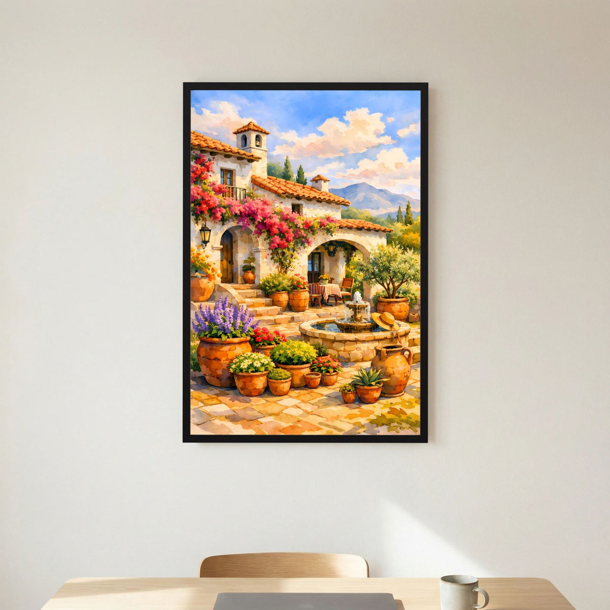 Hochformatiges Kunstposter mit mediterranem Innenhof, Blumen und Brunnen im schwarzen Rahmen