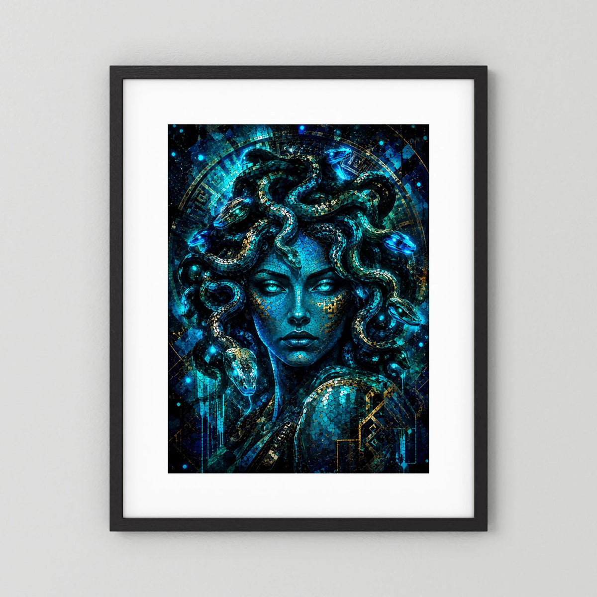 Medusa in Blau & Gold | Mystische Mosaik Kunst | Poster Hochformat