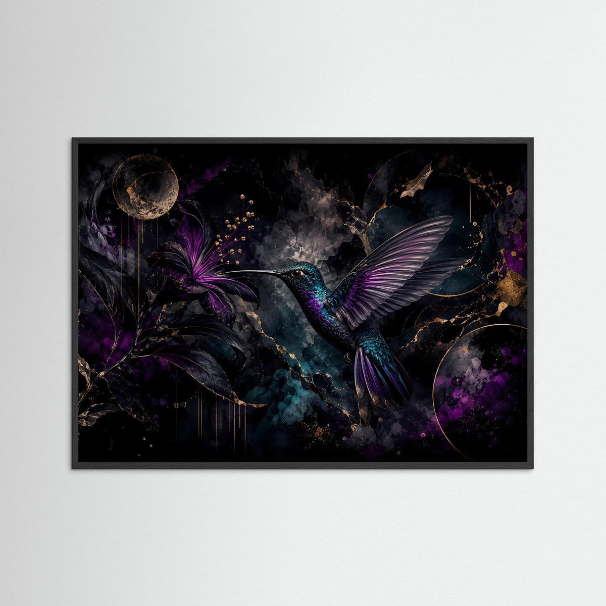 Gerahmtes Poster mit Kolibri und lila Blüte im abstrakten botanischen Stil