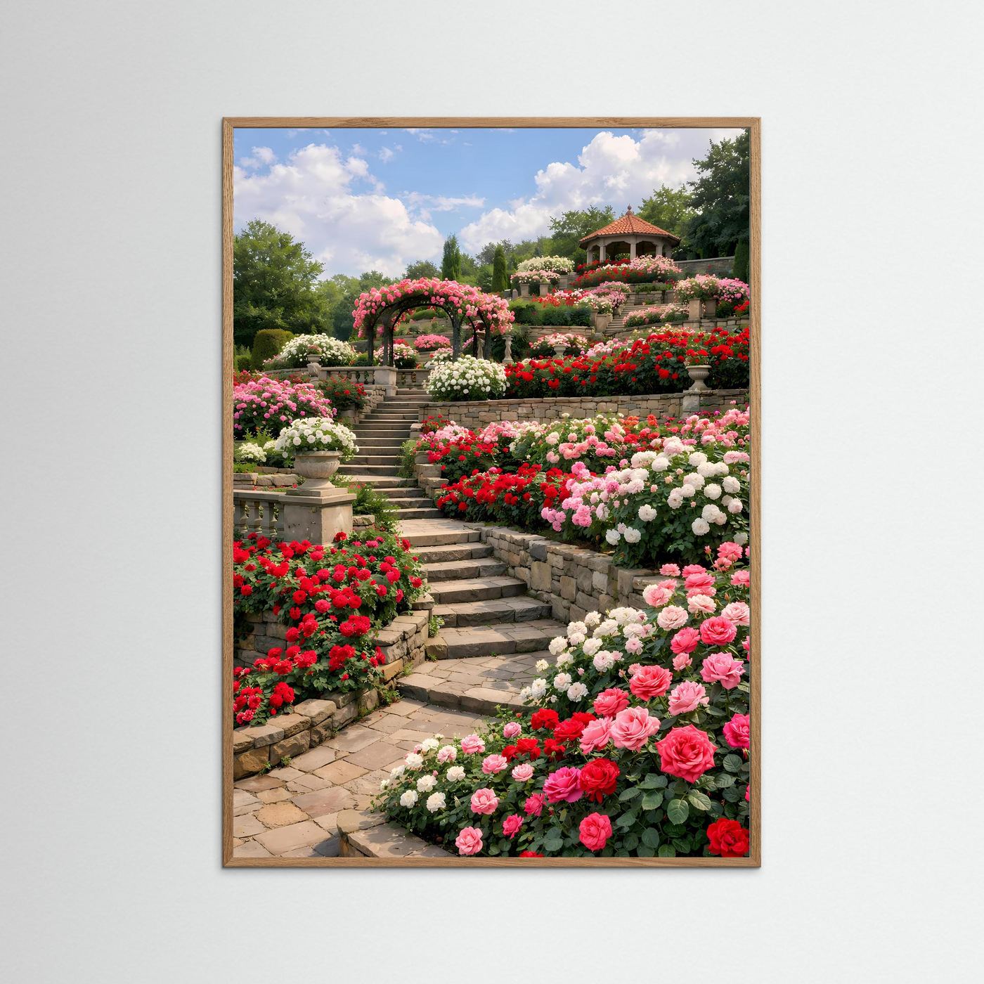 Blumenposter mit Rosenbeeten und Steintreppe, gerahmt in beigem Holz, Hochformat