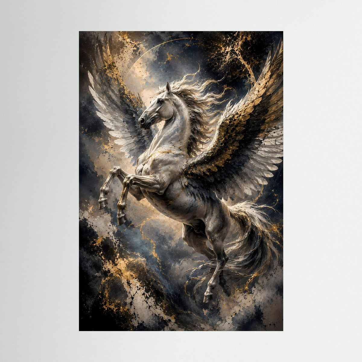 Pegasus-Poster in Schwarz-Gold: silbernes Pferd mit goldenen Flügeln, Flugpose