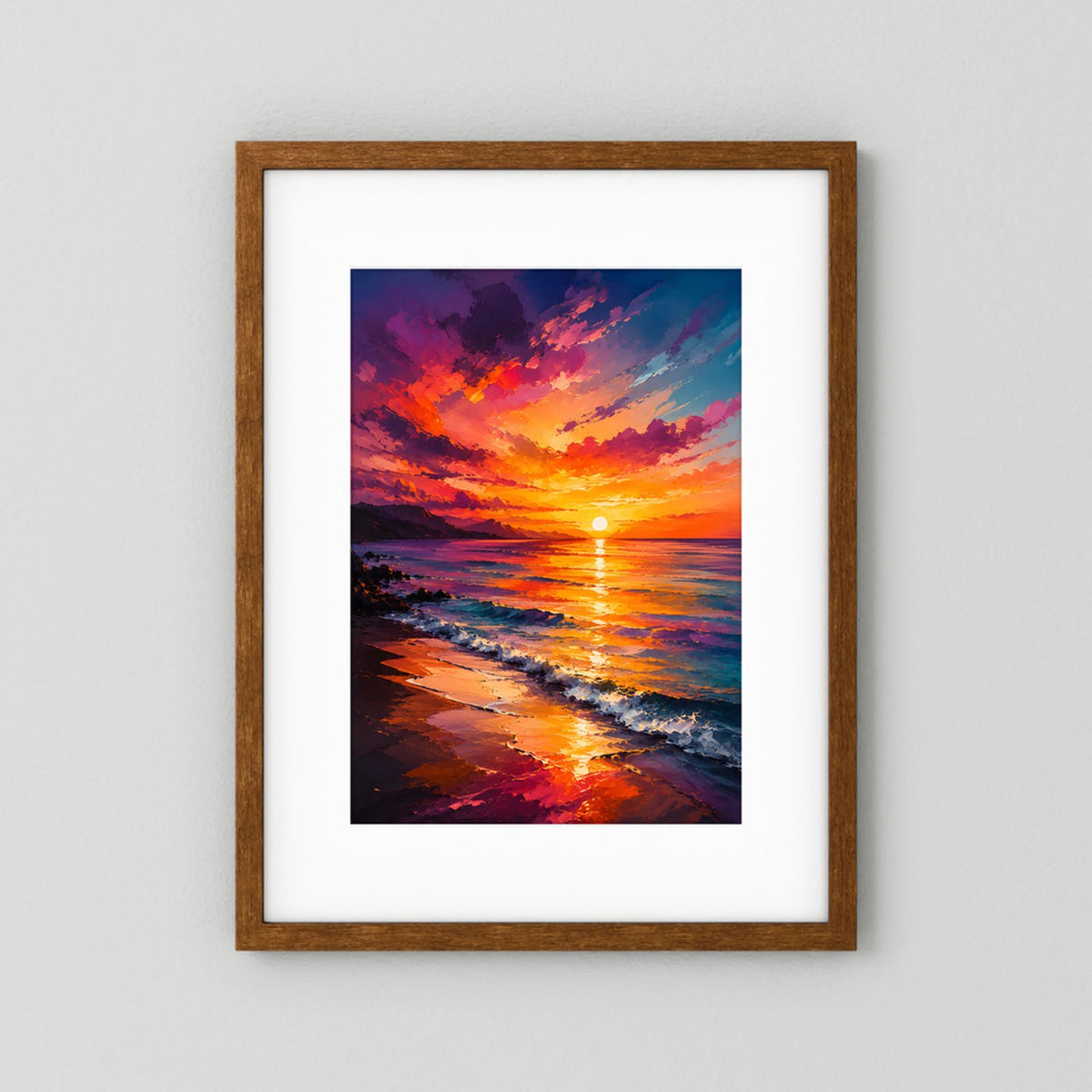 Kunstposter Sonnenuntergang am Meer mit farbigem Strand, dunkler Holzrahmen, Hochformat