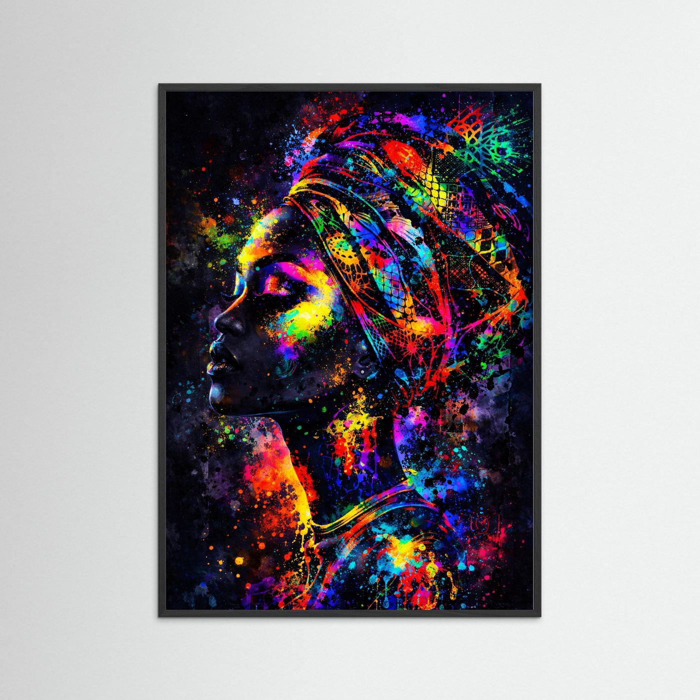 Hochformatiges Kunstposter mit schwarzem Holzrahmen: abstraktes Neon-Frauenporträt.