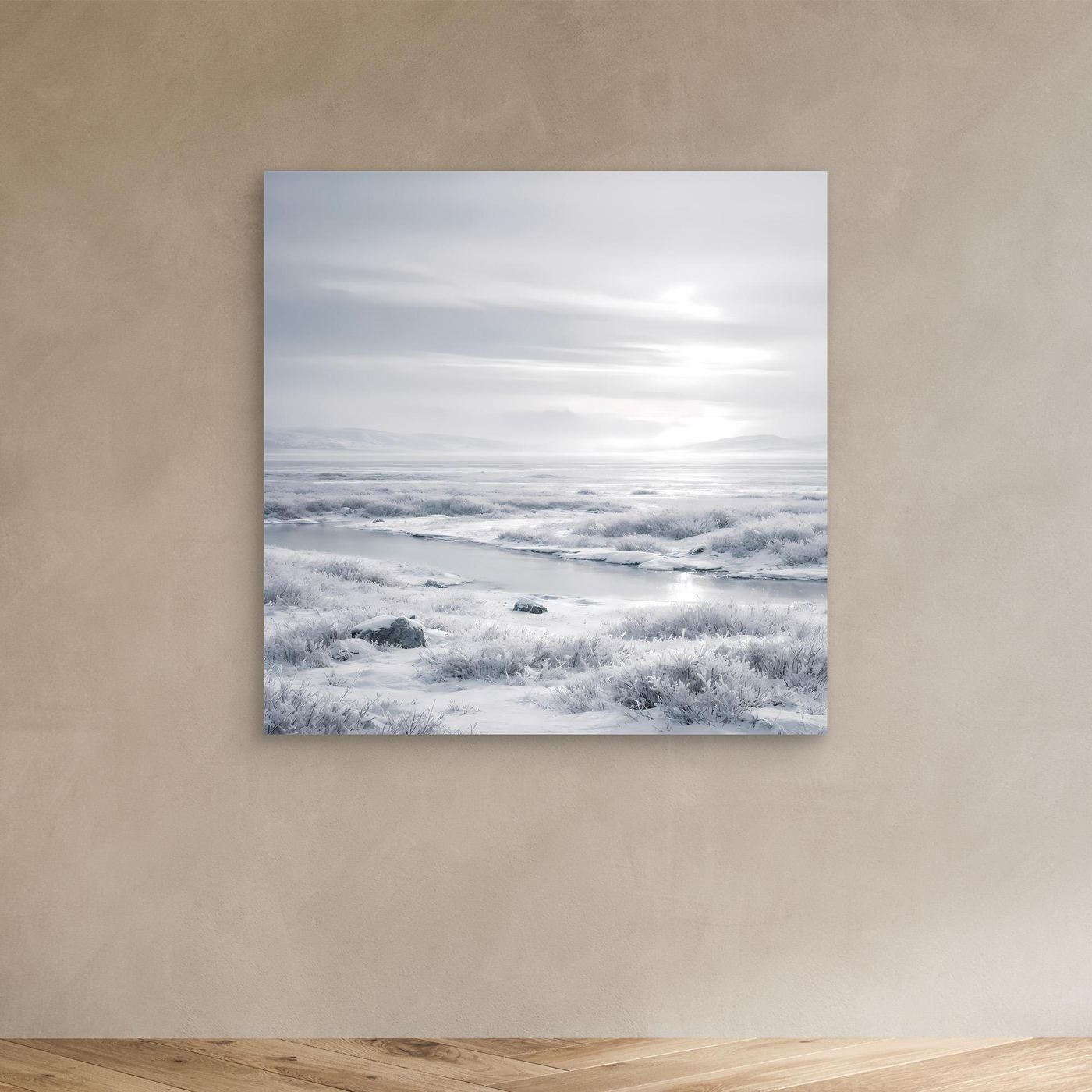 Leinwandbild mit verschneiter Winterlandschaft: ruhige Schneefläche und graublauer Himmel
