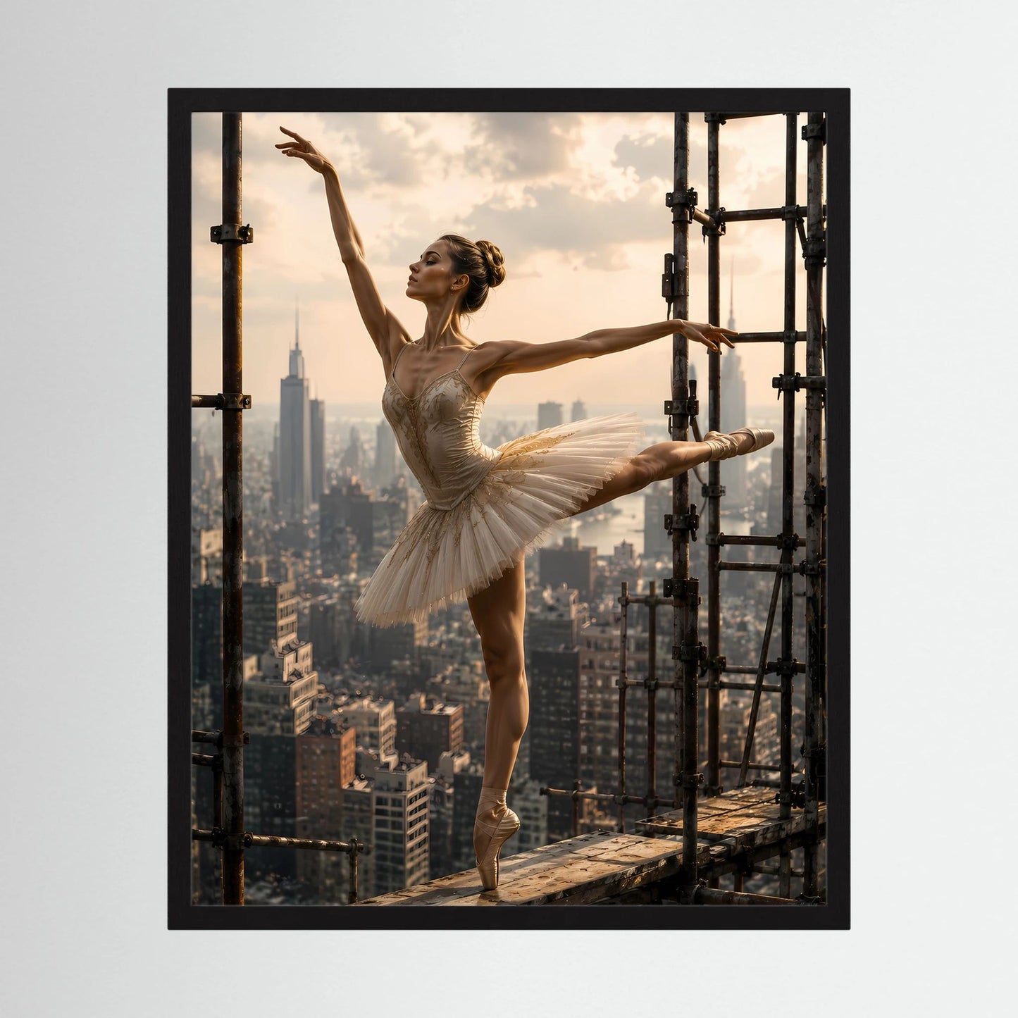 Gerahmtes Poster im Hochformat: Ballerina im Tutu auf Plattform vor Skyline und Gerüst