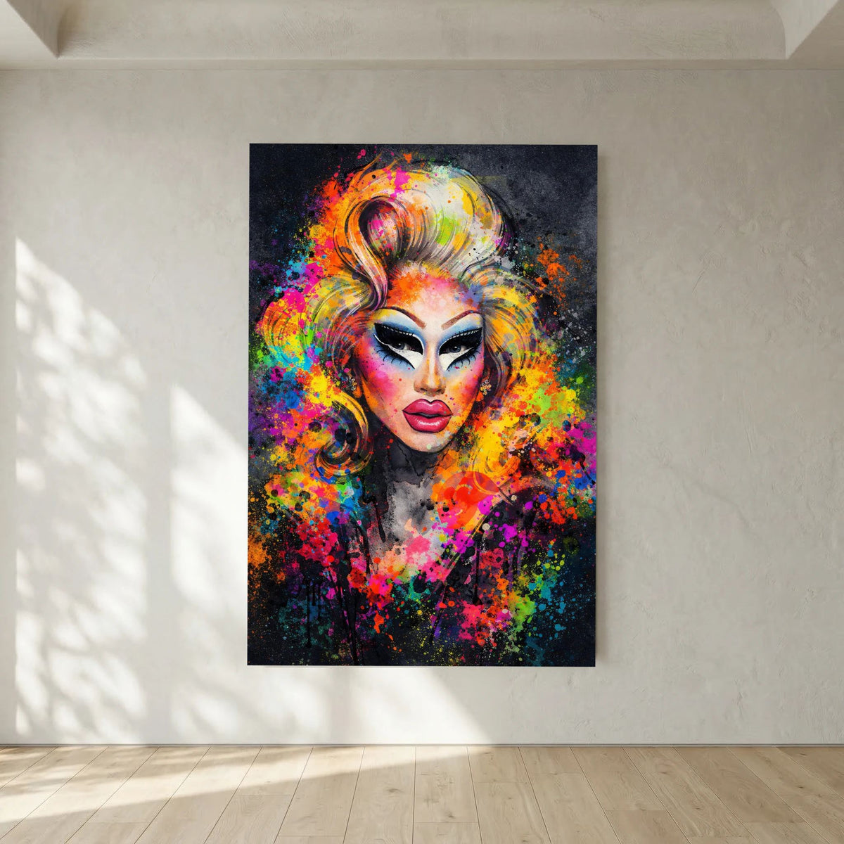 Hochformatiges Poster mit Drag-Queen-Gesicht, farbige Farbflächen und Sprühnebel.