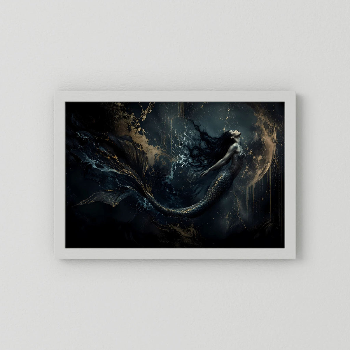 Querformatiges Fantasy-Wandbild mit Meerjungfrau, schwarz-gold, weißer Rahmen