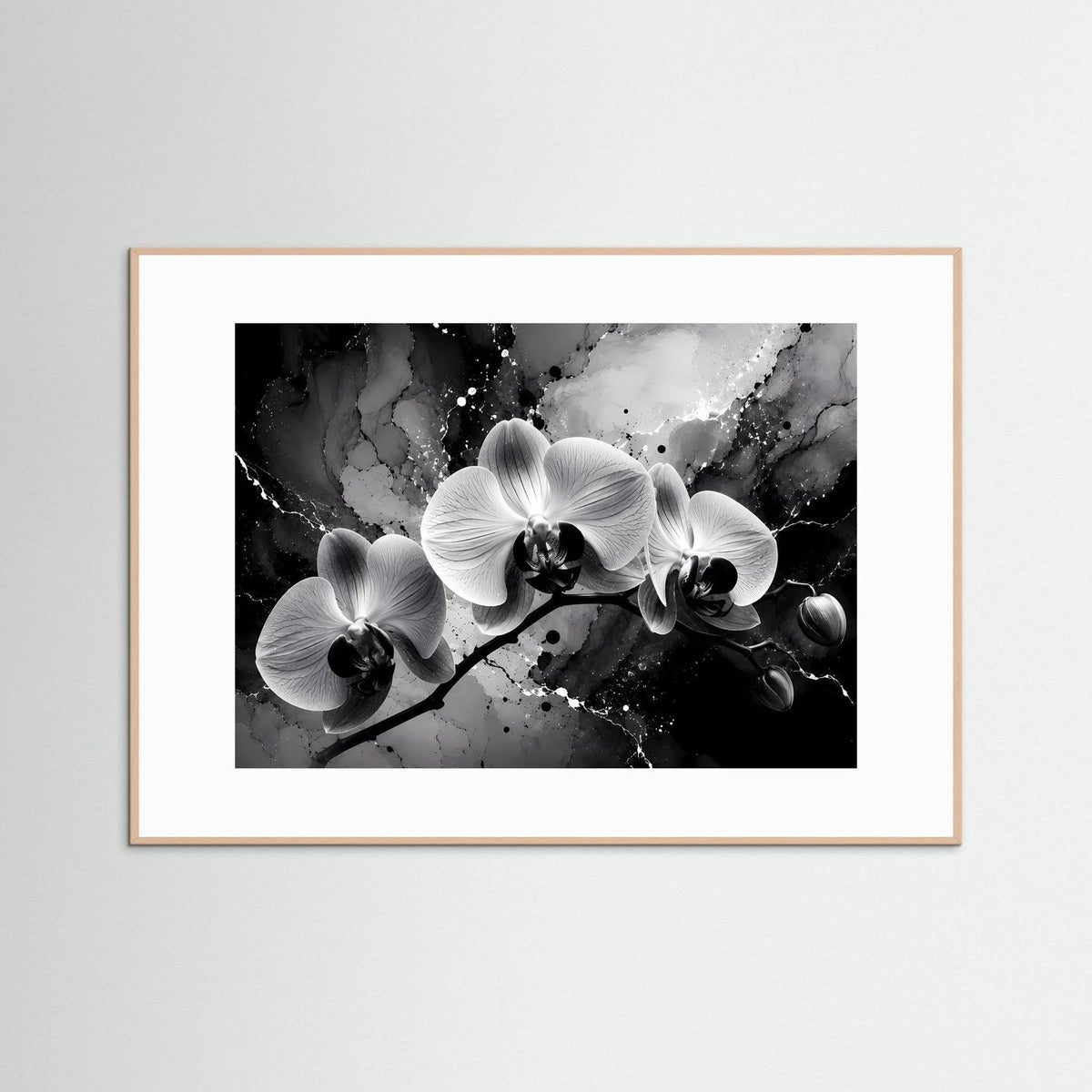 Orchideen-Wandbild mit schwarz-weiß Blütenmotiv, heller Holzrahmen