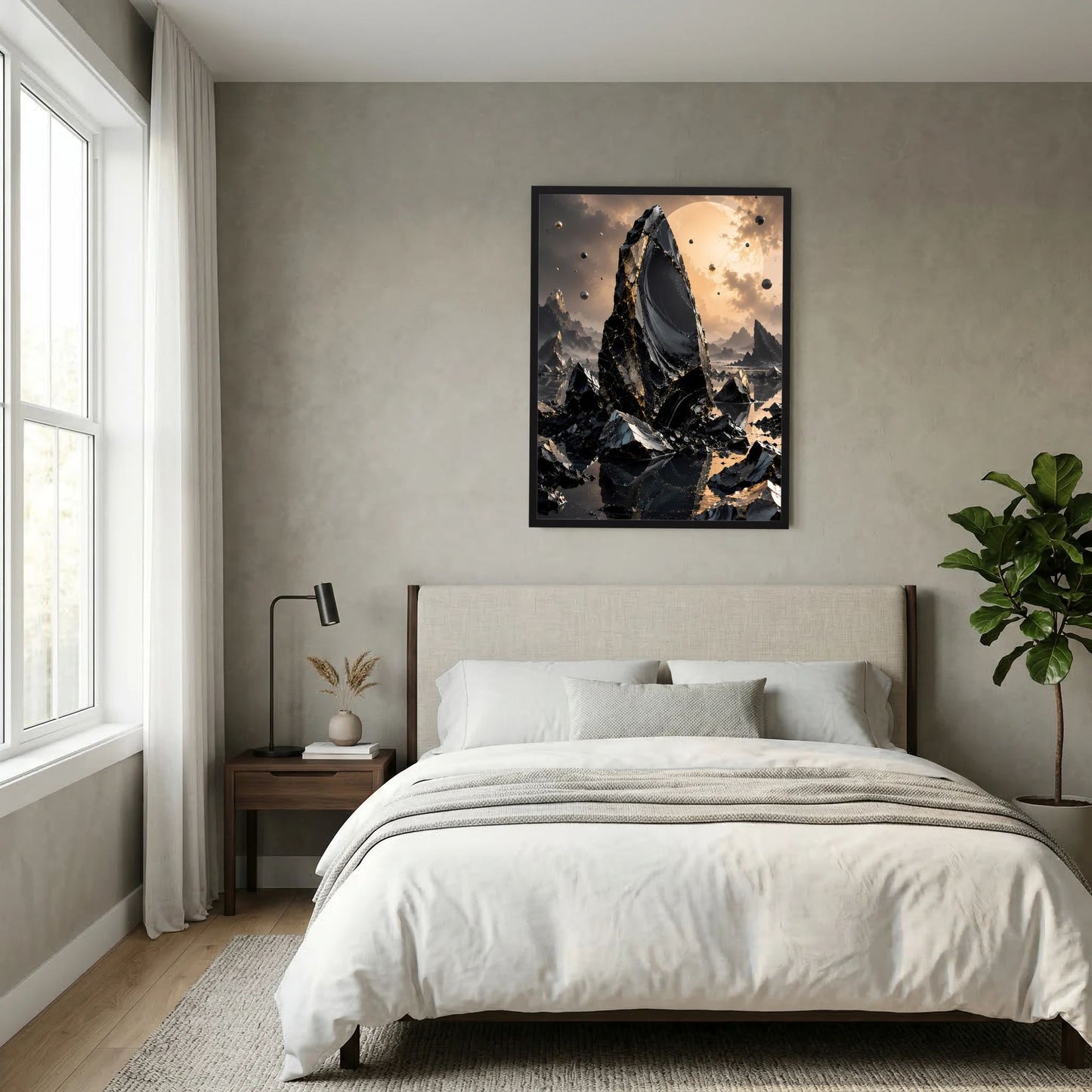 Gerahmtes Hochformat-Poster mit schwarzer Bergsilhouette und goldenem Hintergrundschein