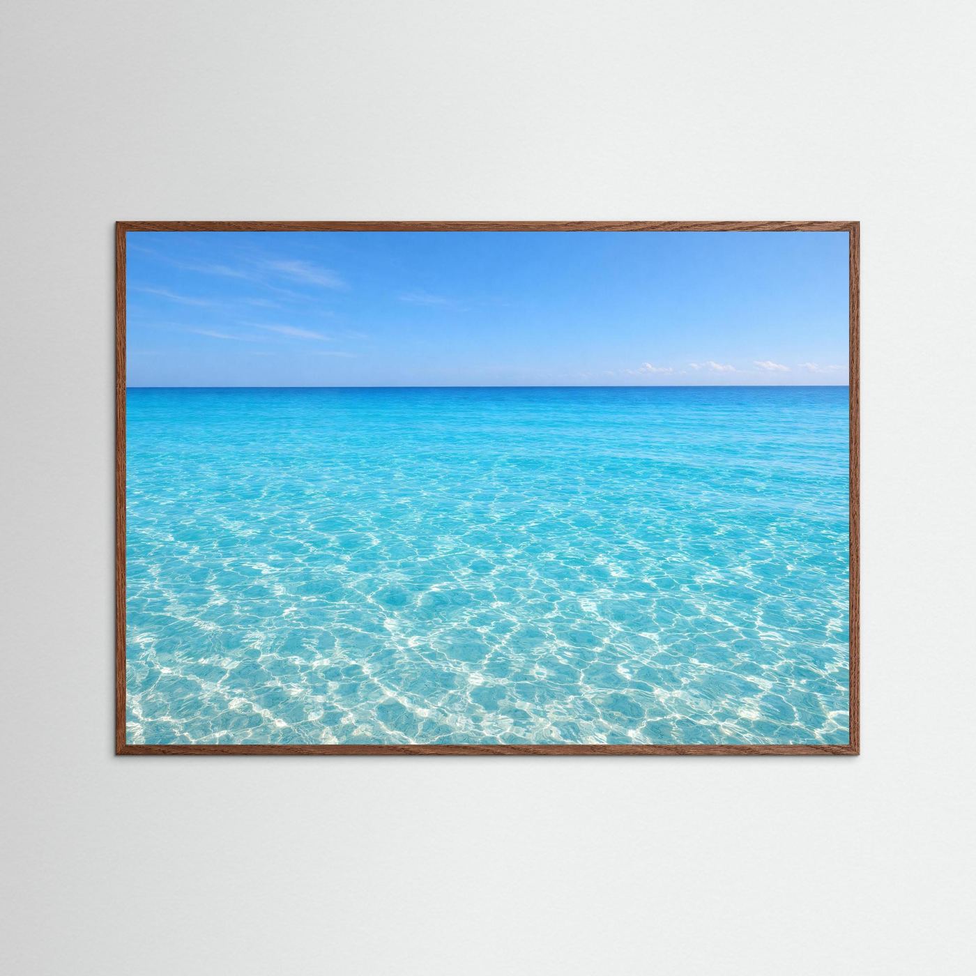 Wandbild: Meerblick mit türkisblauem Wasser und hellem Horizont, brauner Holzrahmen.