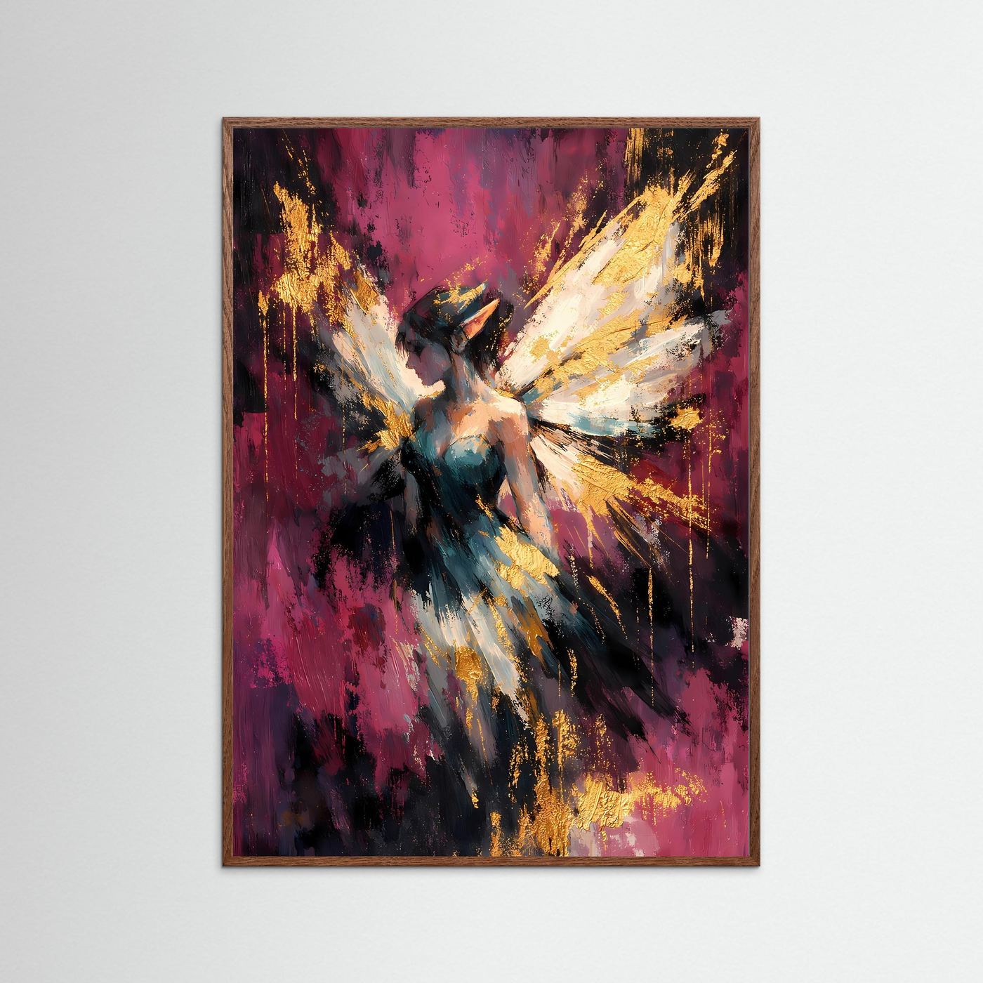 Fantasy-Poster im Hochformat mit Fee in Blaugrün, Flügeln in Gold, im dunklen Eichenrahmen