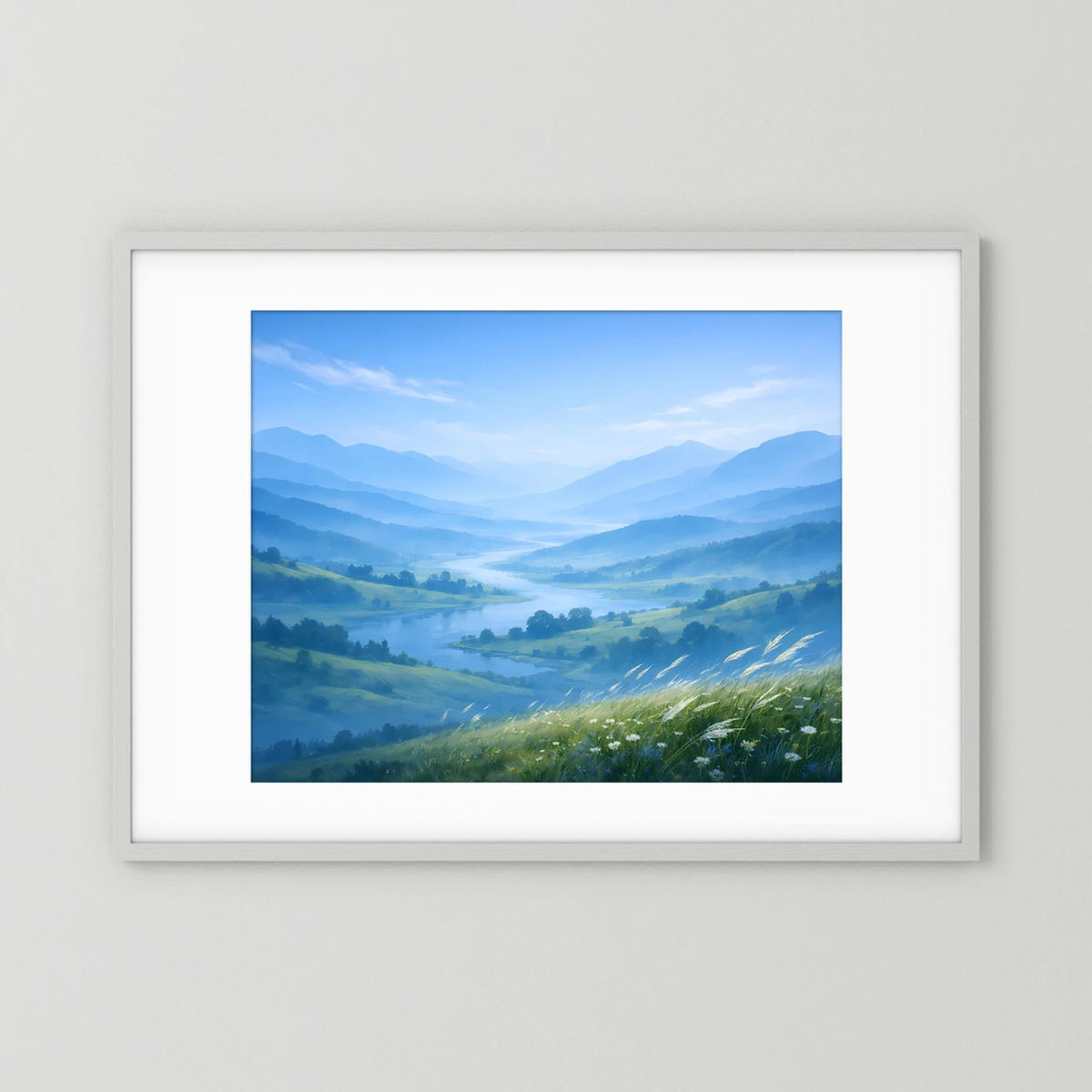 Querformatiges Wandbild mit weißem Rahmen, Berge und Nebeltal-Landschaft