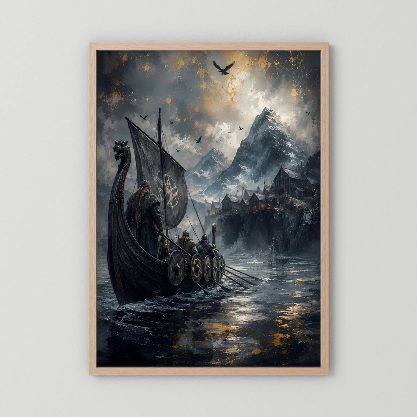 Poster mit hellem Holzrahmen, Wikinger-Langboot auf nassem Wasserweg zu den Bergen