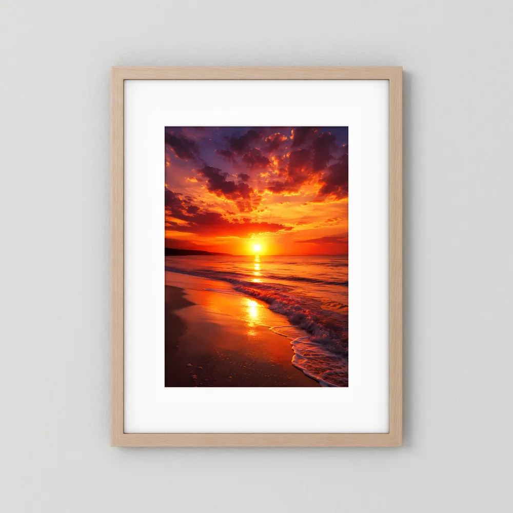 Poster im hellem Holzrahmen mit weißem Passepartout und Sonnenuntergang am Strand
