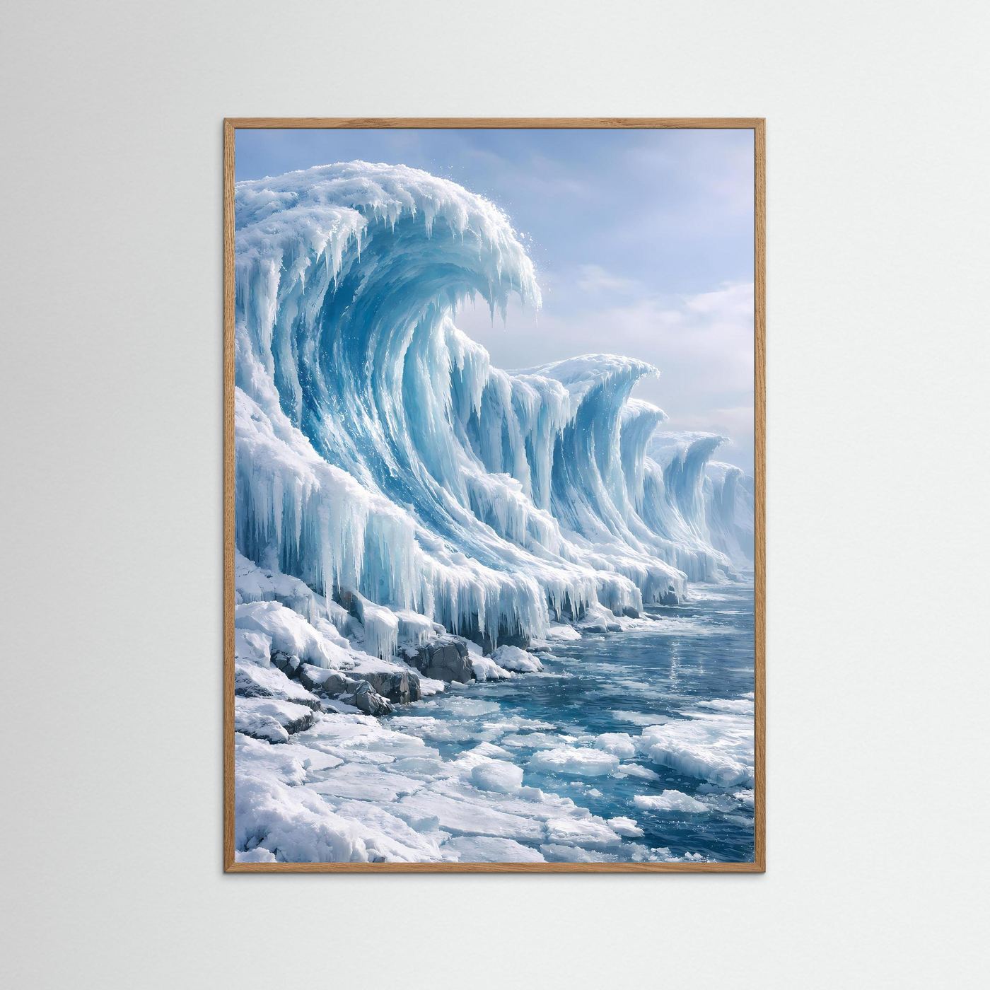 Hochformatiges Eislandschafts-Poster im hellbraunen Rahmen, türkisblaues Eis auf Schnee