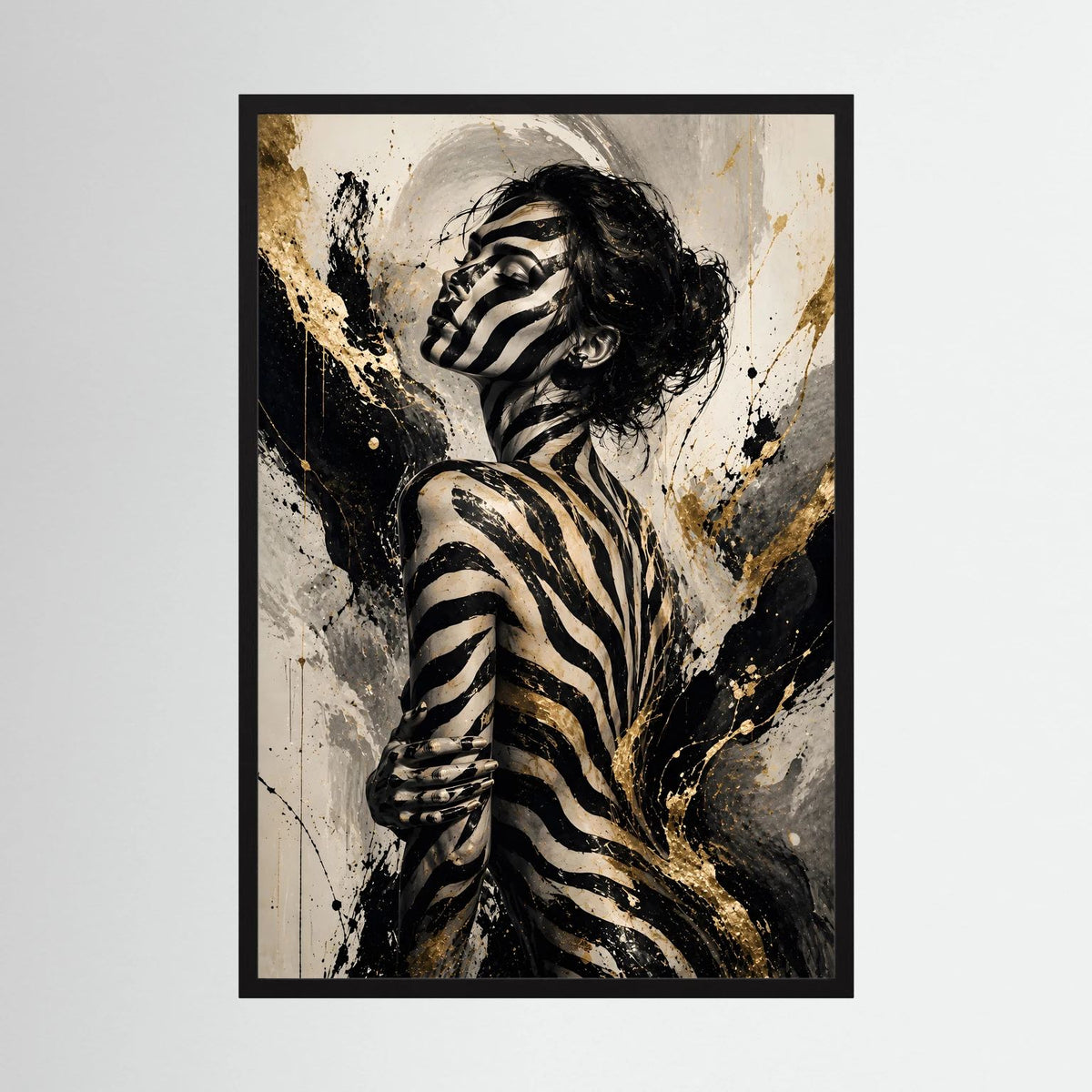 Poster Frauenportrait Schwarzgold, schwarzer Rahmen, Zebra-Bodypainting, Hochformat