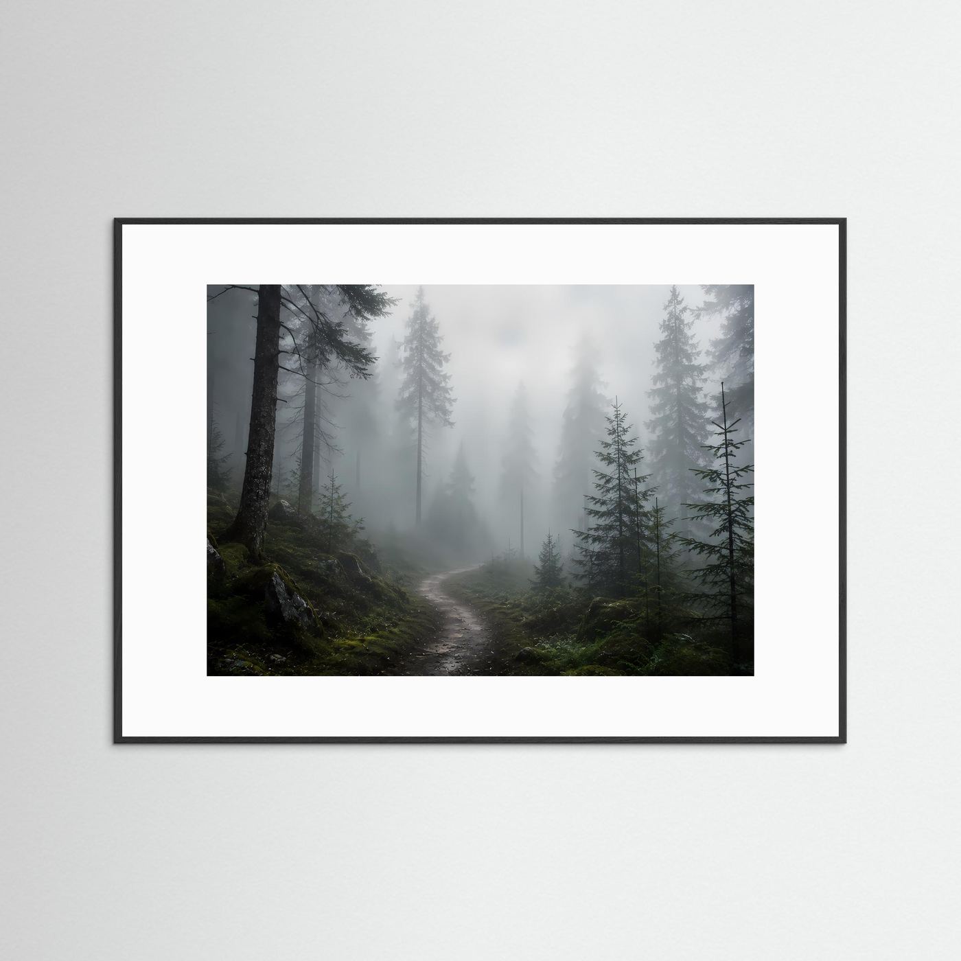 Wandbild mit Nebelwald-Motiv im weißen Passepartout und schwarzem Rahmen: Tannenwaldweg