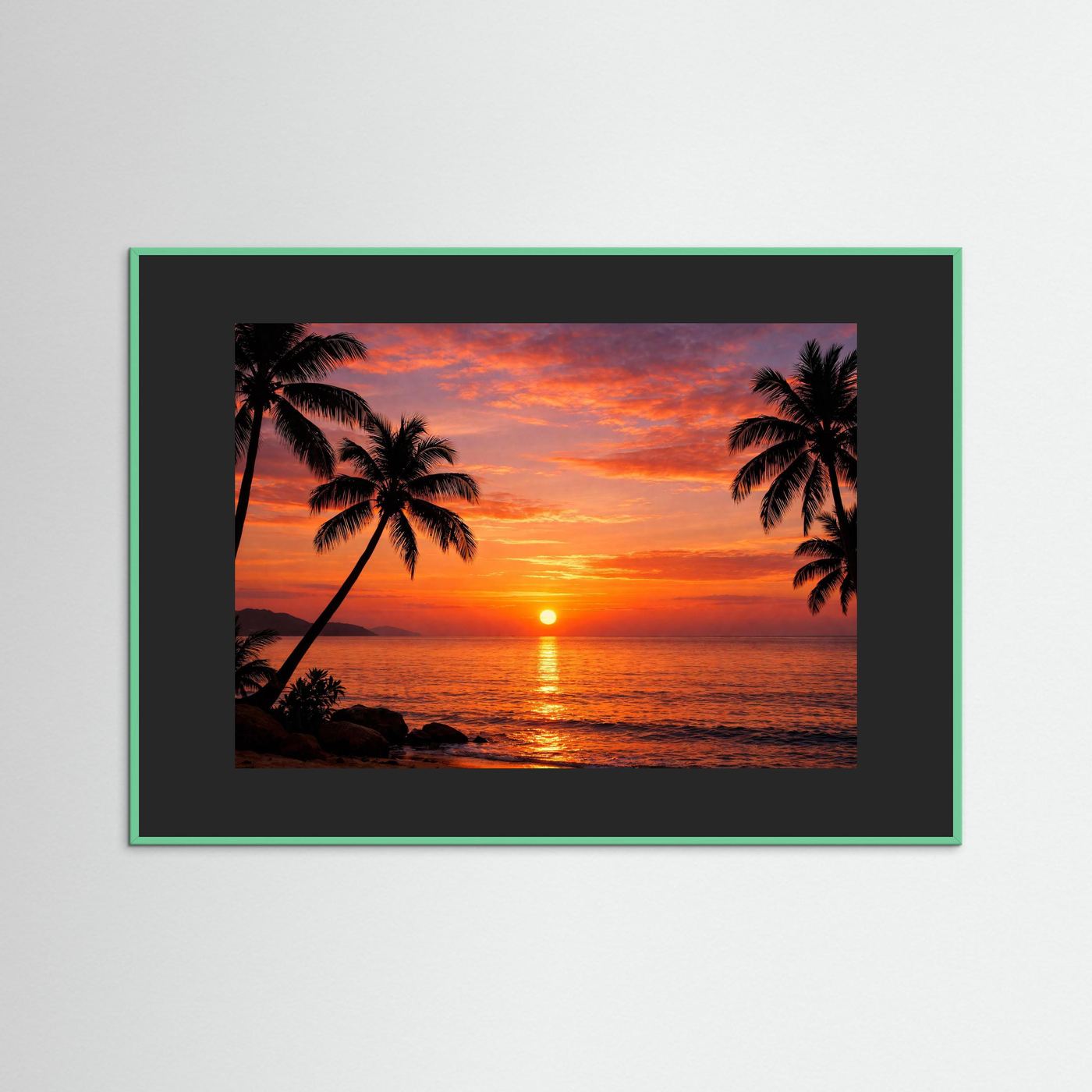 Wandbild mit grünem Rahmen und schwarzem Innenrand, Palmen-Silhouetten beim Sonnenuntergang