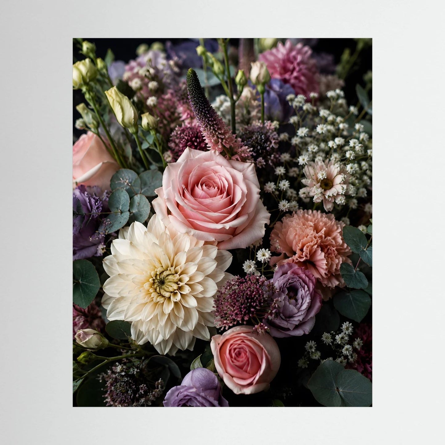Florales Blumenposter mit Rosenblüten und Dahlie, ohne sichtbaren Rahmen, Hochformat