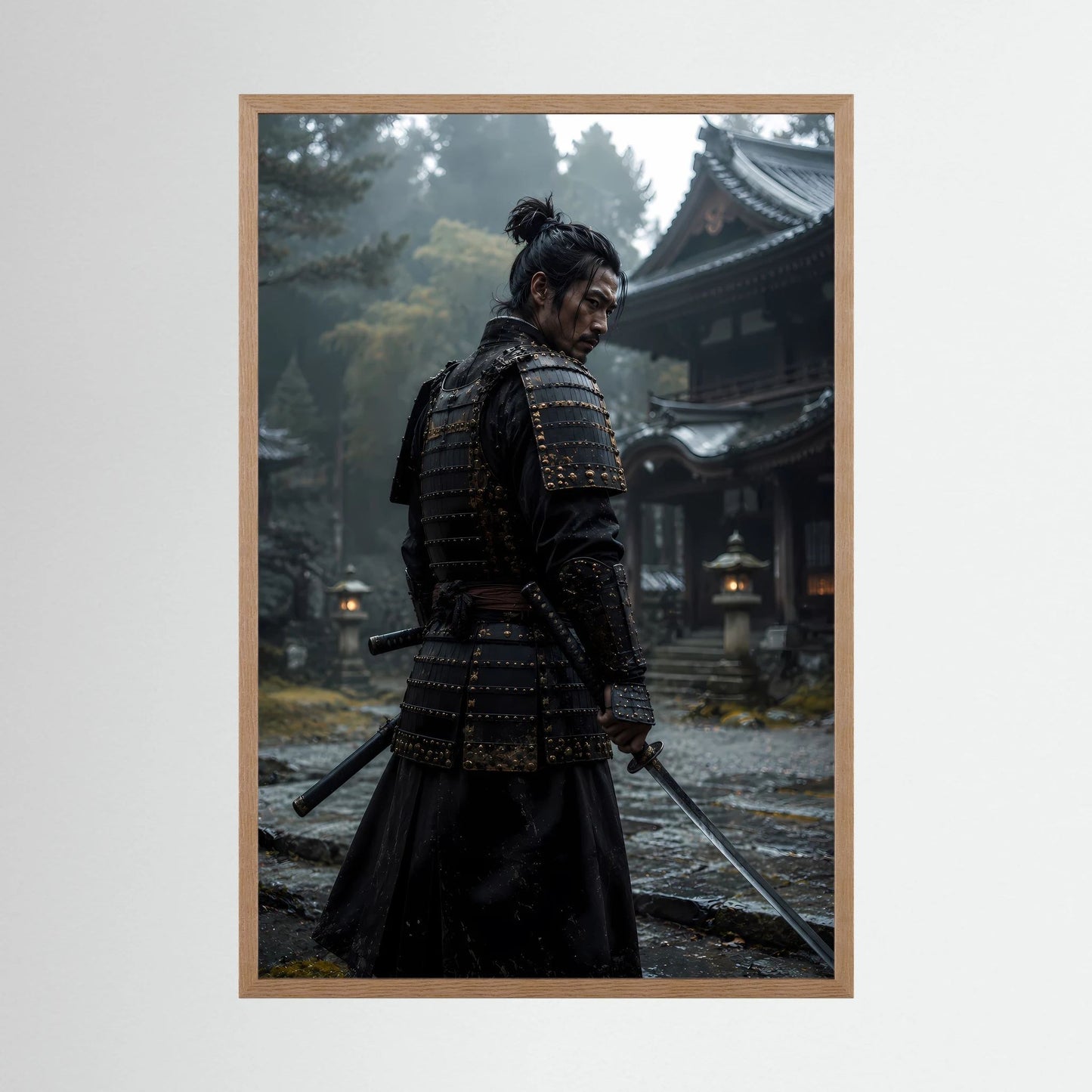Poster mit Samurai in schwarzer Rüstung im Tempel, in hellem Eichenrahmen, seitlich