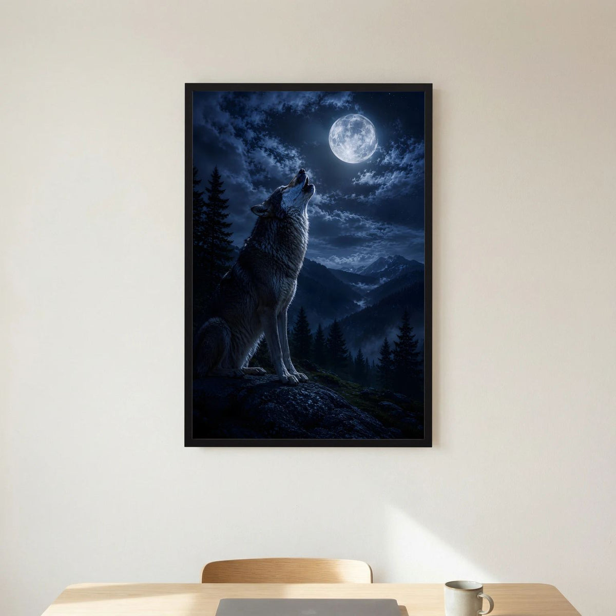 Wandbild im Hochformat mit Rahmen: Heulender Wolf vor Vollmond und Bergen