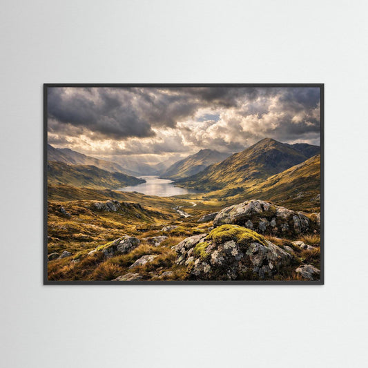 Dramatisches Schottisches Gebirgstal im Sonnenlicht | Panorama Highlands & Natur Poster Querformat