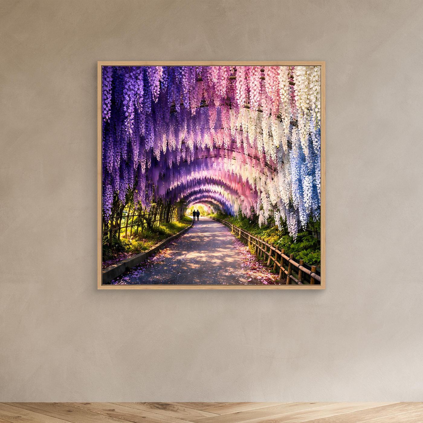 Leinwandbild mit lila Blütenregen-Tunnel über Weg, Eichenrahmen
