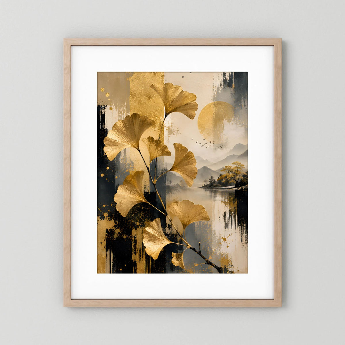 Gerahmtes abstraktes Ginkgo-Kunstposter im beigen Holzrahmen mit weißem Rand, goldene Blätter