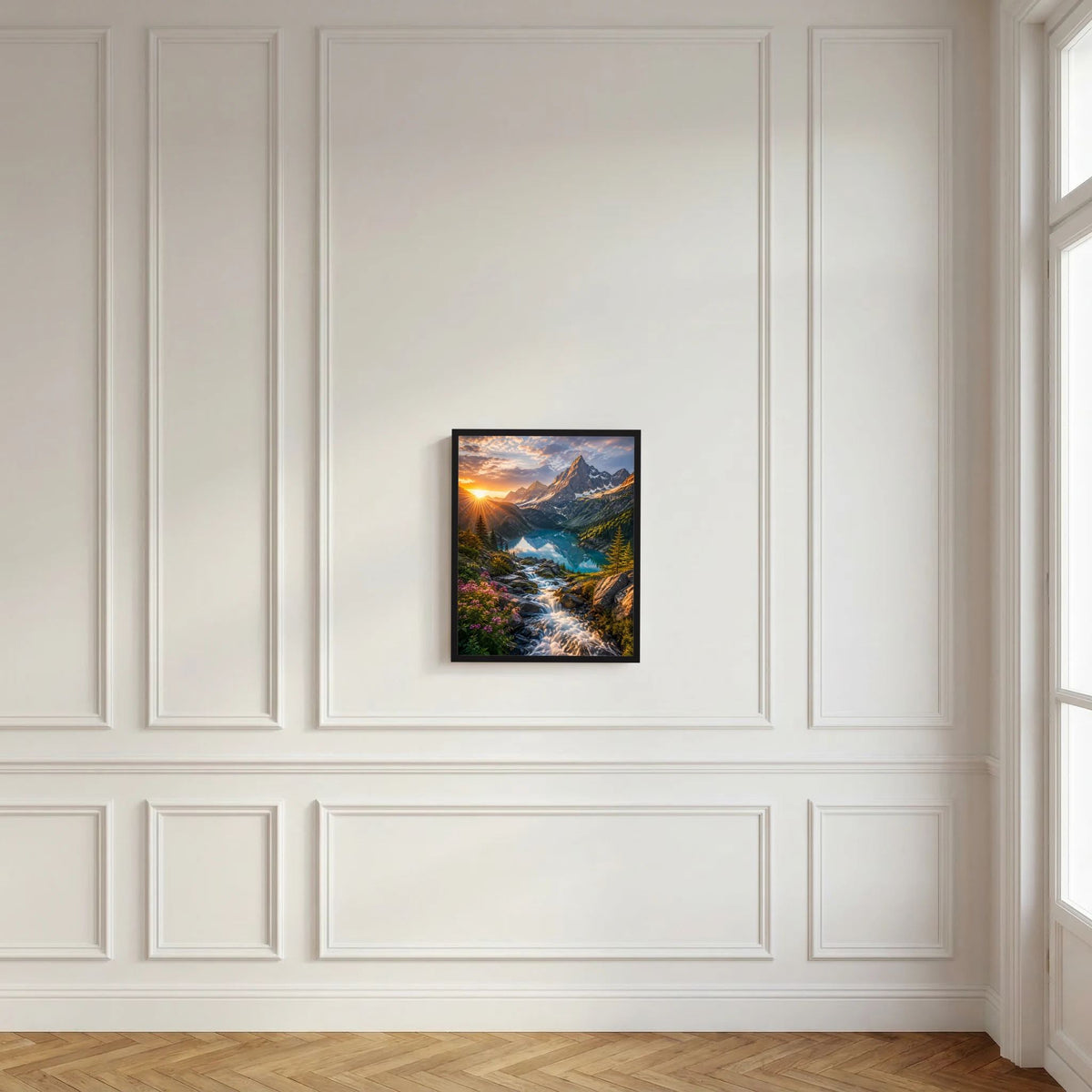 Gerahmtes Poster im Hochformat mit Landschaft aus Bergen, Fluss und Sonnenstrahlen