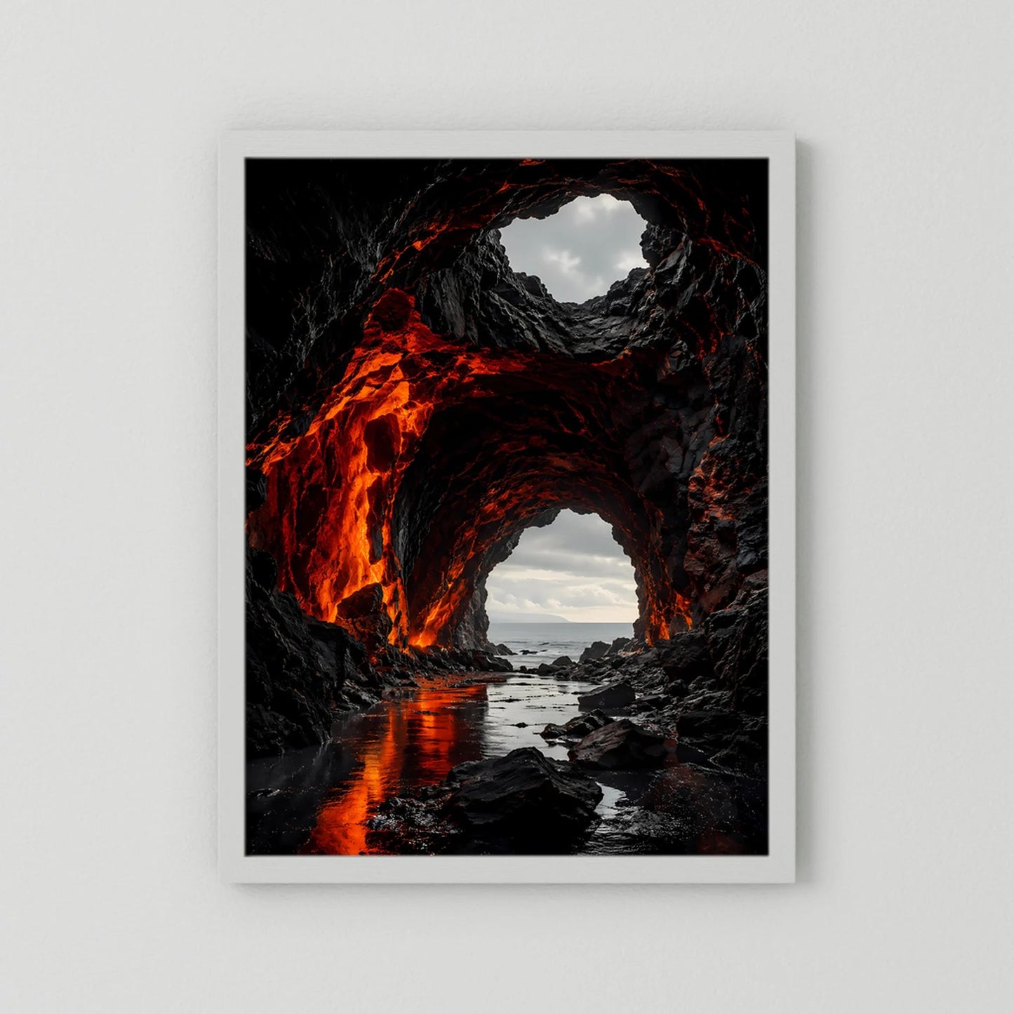 Poster im Hochformat mit weißem Rahmen: Lavahöhle mit orange-roter glühender Lava