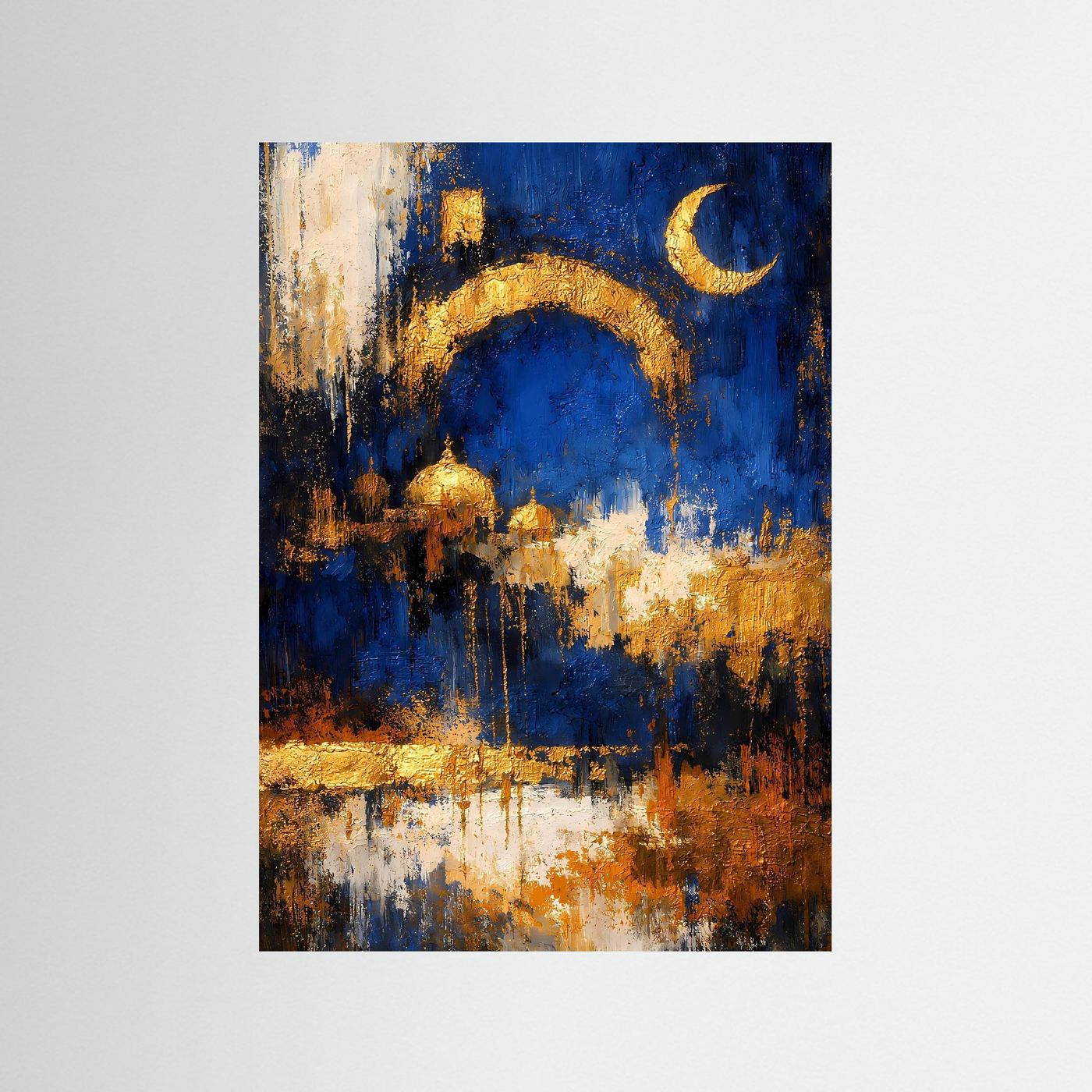 Abstraktes Kunstposter mit Mondsichel, blauen Flächen und goldener Stadtlandschaft