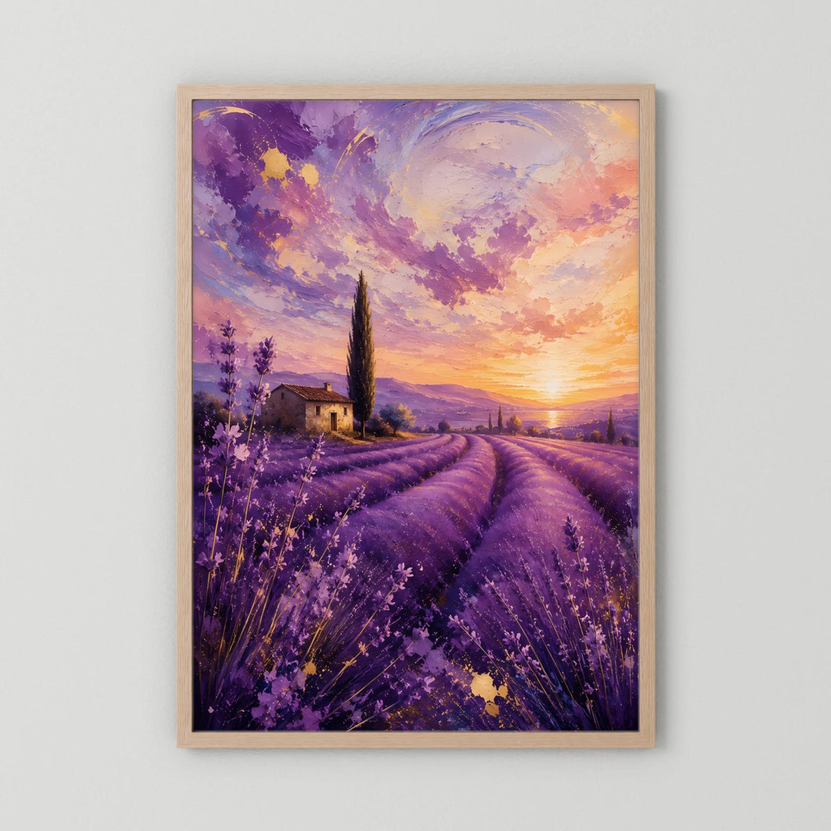 Hochformat-Poster Lavendelfeld bei Sonnenuntergang, violett-gold, Holzrahmen hell