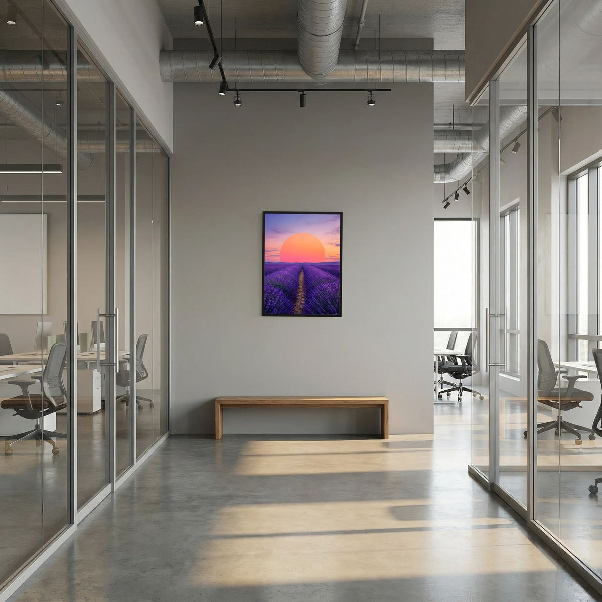 Hochformat-Poster: Lavendelfeld mit violettem Mittelweg und großer orangefarbener Sonne, klarer Abendhimmel.