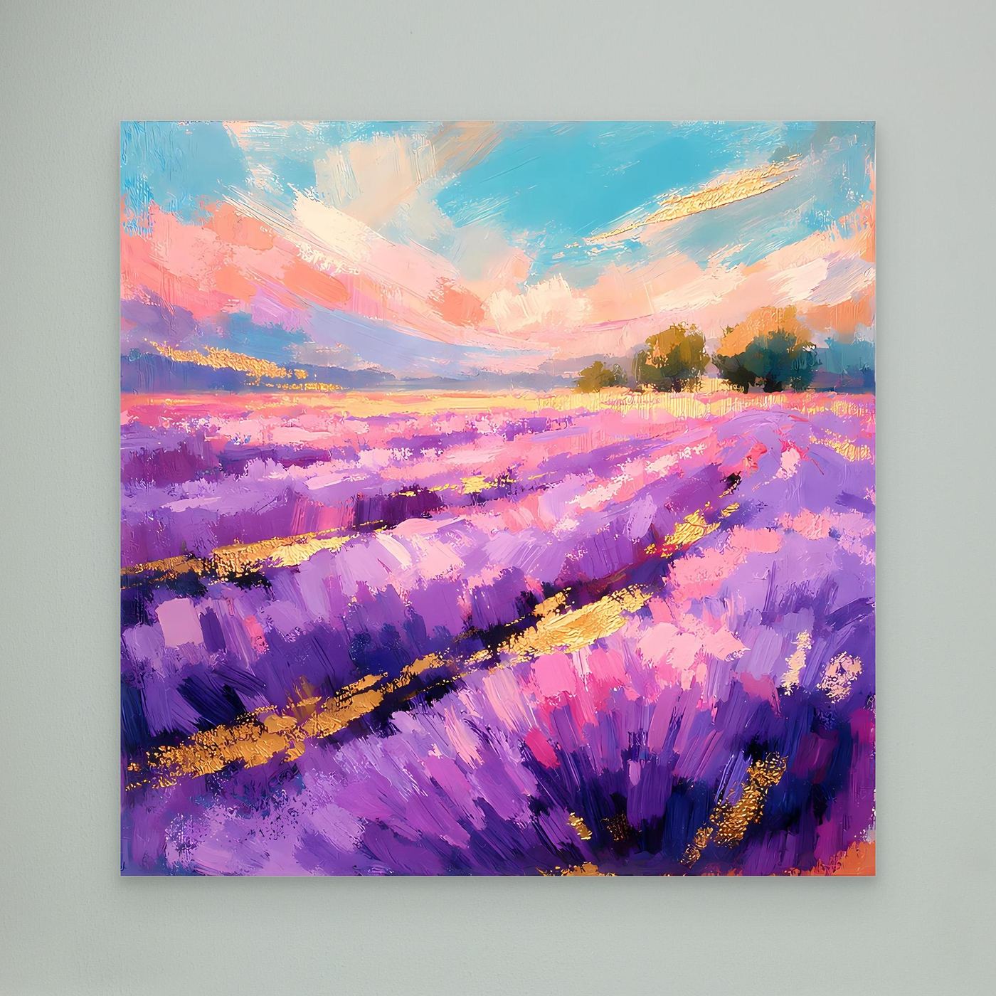 Abstraktes Leinwandbild mit violettem Lavendelfeld, goldenen Akzenten und blauem Himmel