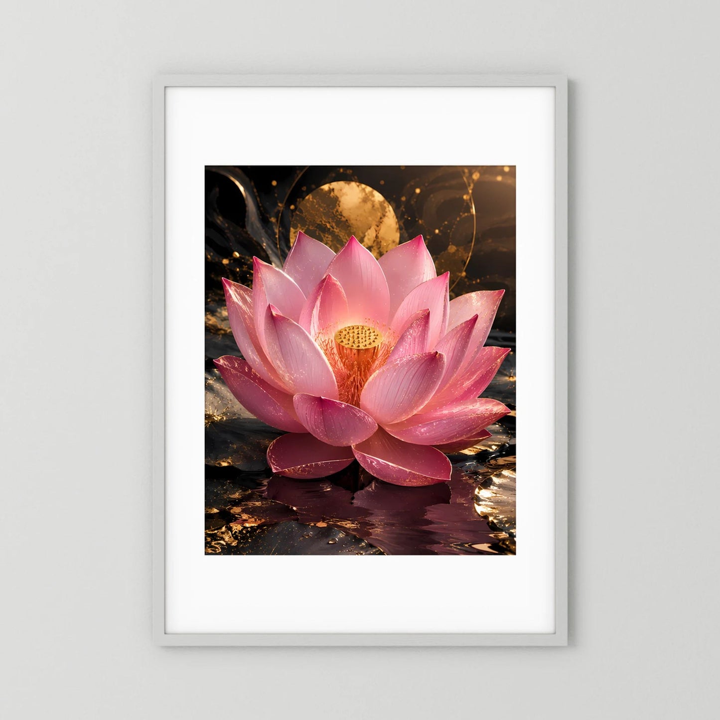 Lotusblüten-Poster mit weißem Passepartout, rosa Blüte mit goldener Mitte, im Rahmen