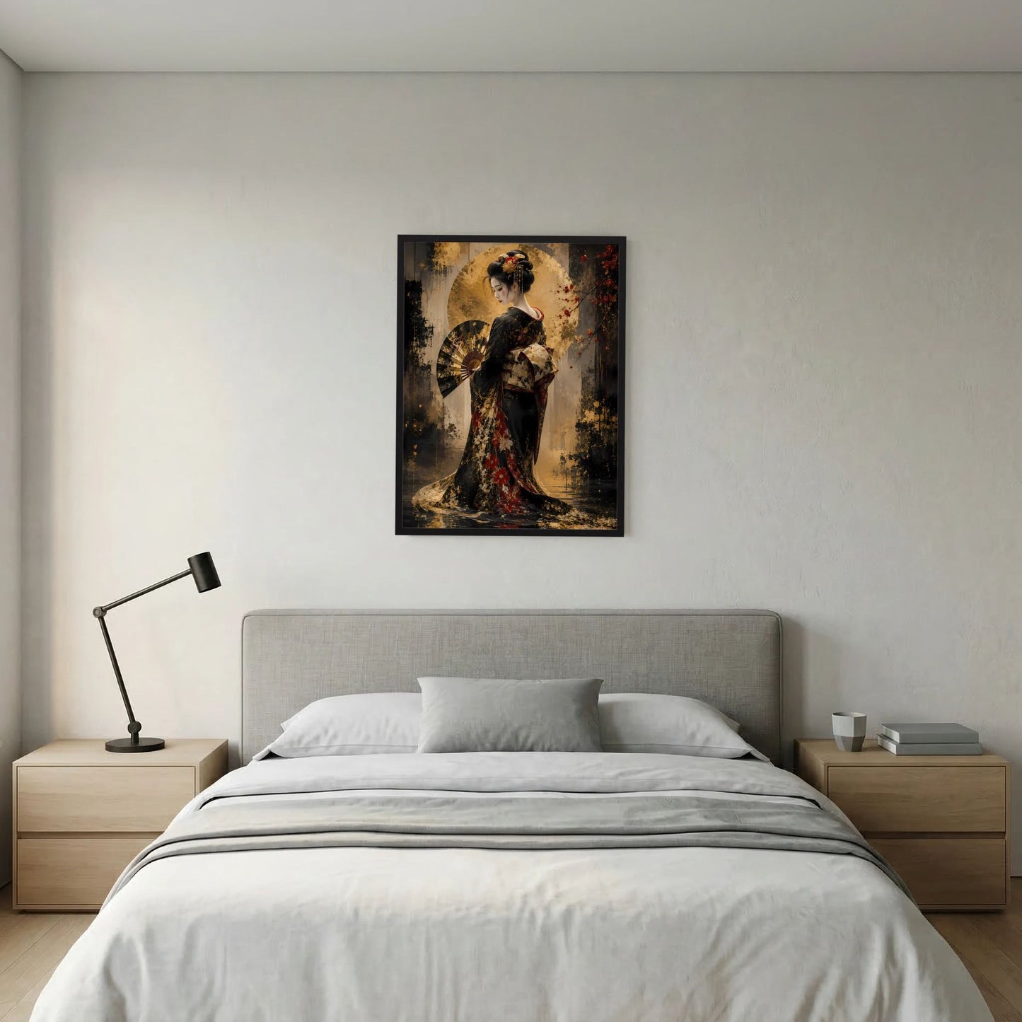 Hochformat-Poster mit Geisha im schwarzen Kimono und goldfarbenen Akzenten, schwarzer Rahmen.