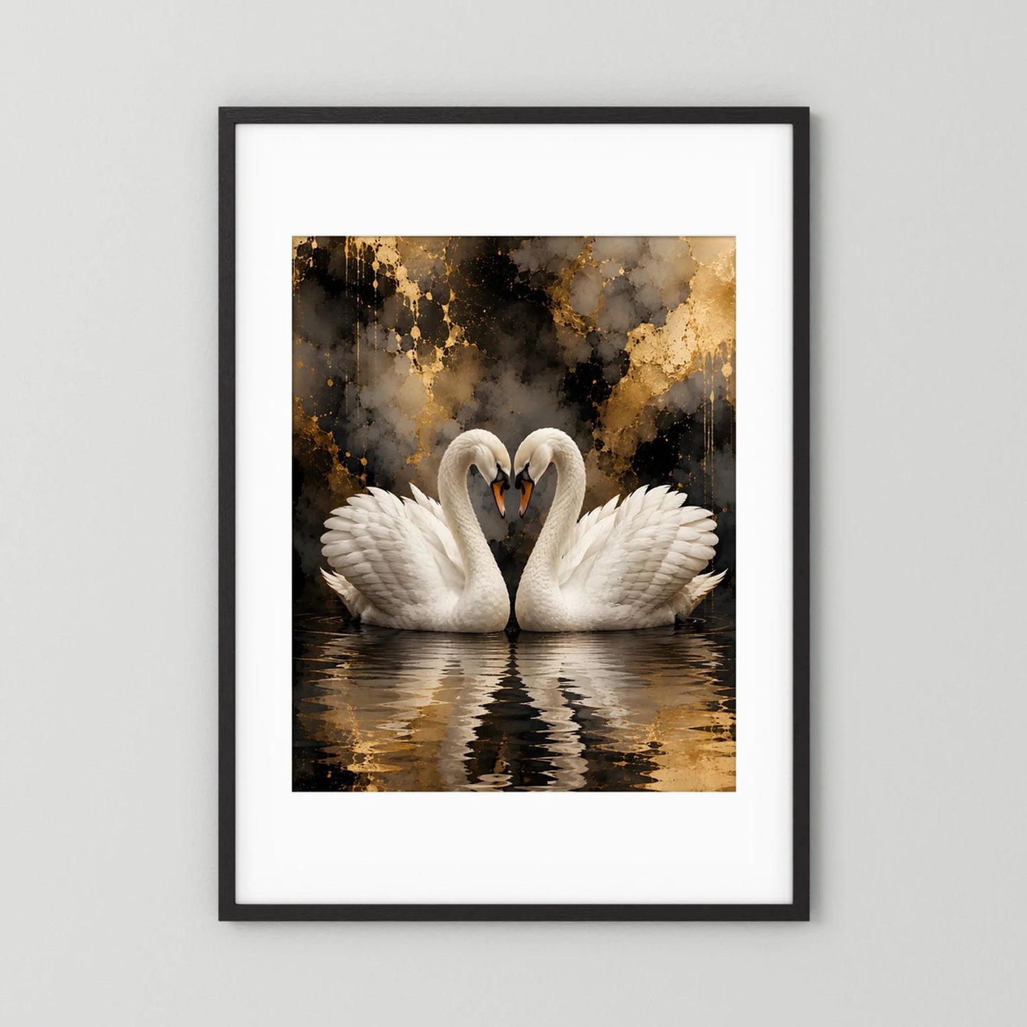 Kunstposter im Hochformat: Schwanenpaar auf Wasser, schwarzer Rahmen mit weißem Rand