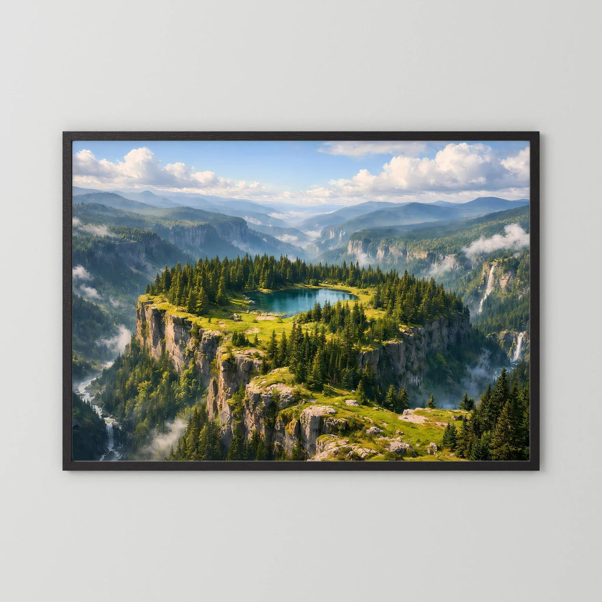 Querformatiges Natur-Wandbild im schwarzen Rahmen: Bergsee zwischen Bergen