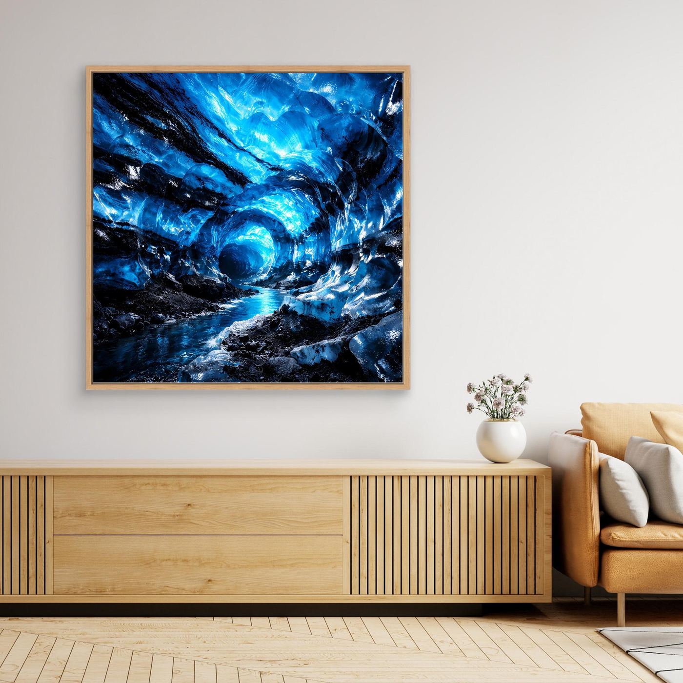Leinwandbild mit blauem Eishöhlen-Motiv und Lichtkreis, Holzrahmen in Braun