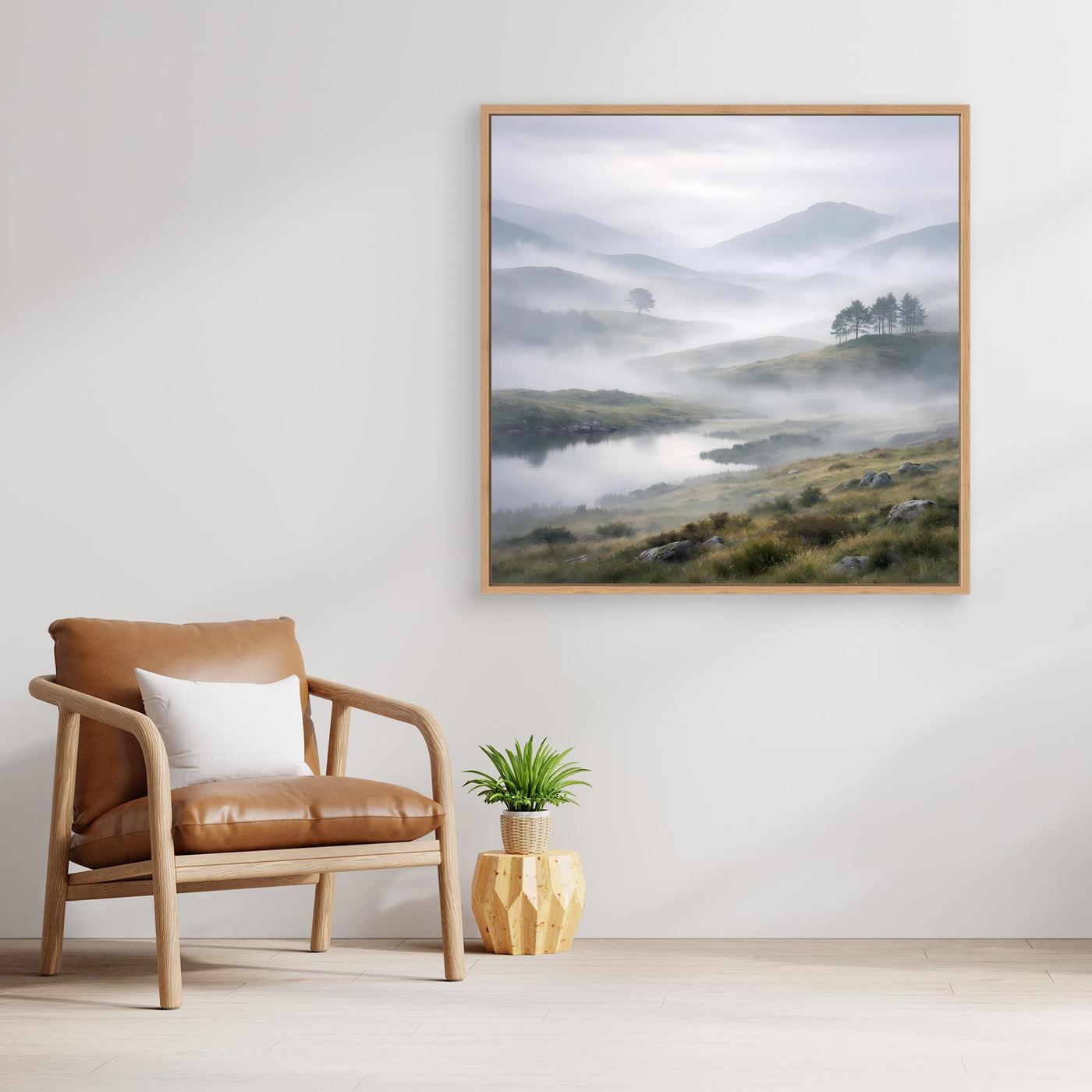 Leinwandbild mit Bergsee im Nebel in Eichenholzrahmen